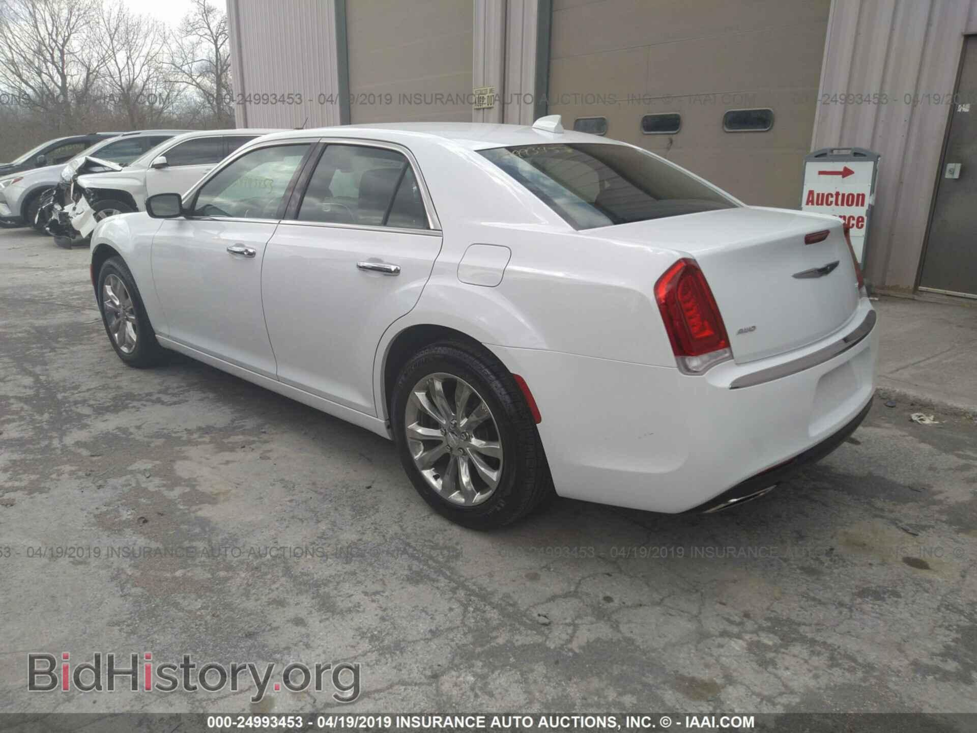 2019 CHRYSLER 300 - VIN: 2C3CCAKG4KH542967 - Фото 3