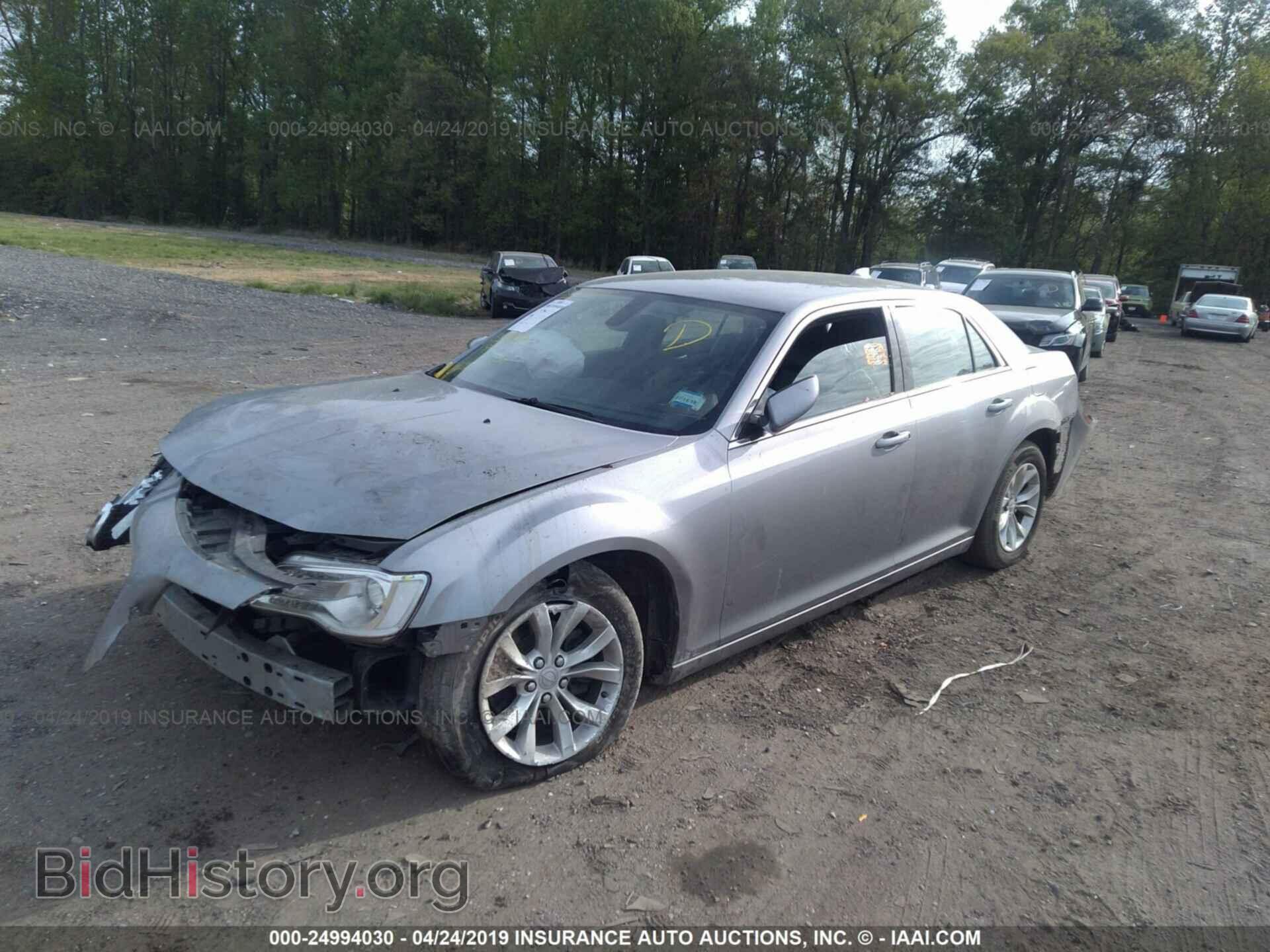 2016 CHRYSLER 300 - VIN: 2C3CCAAG4GH197688 - Фото 2