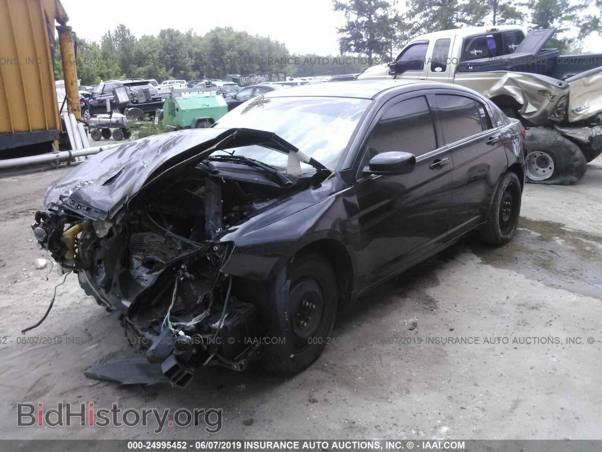 2014 CHRYSLER 200 - VIN: 1C3CCBAB9EN122063 - Фото 2