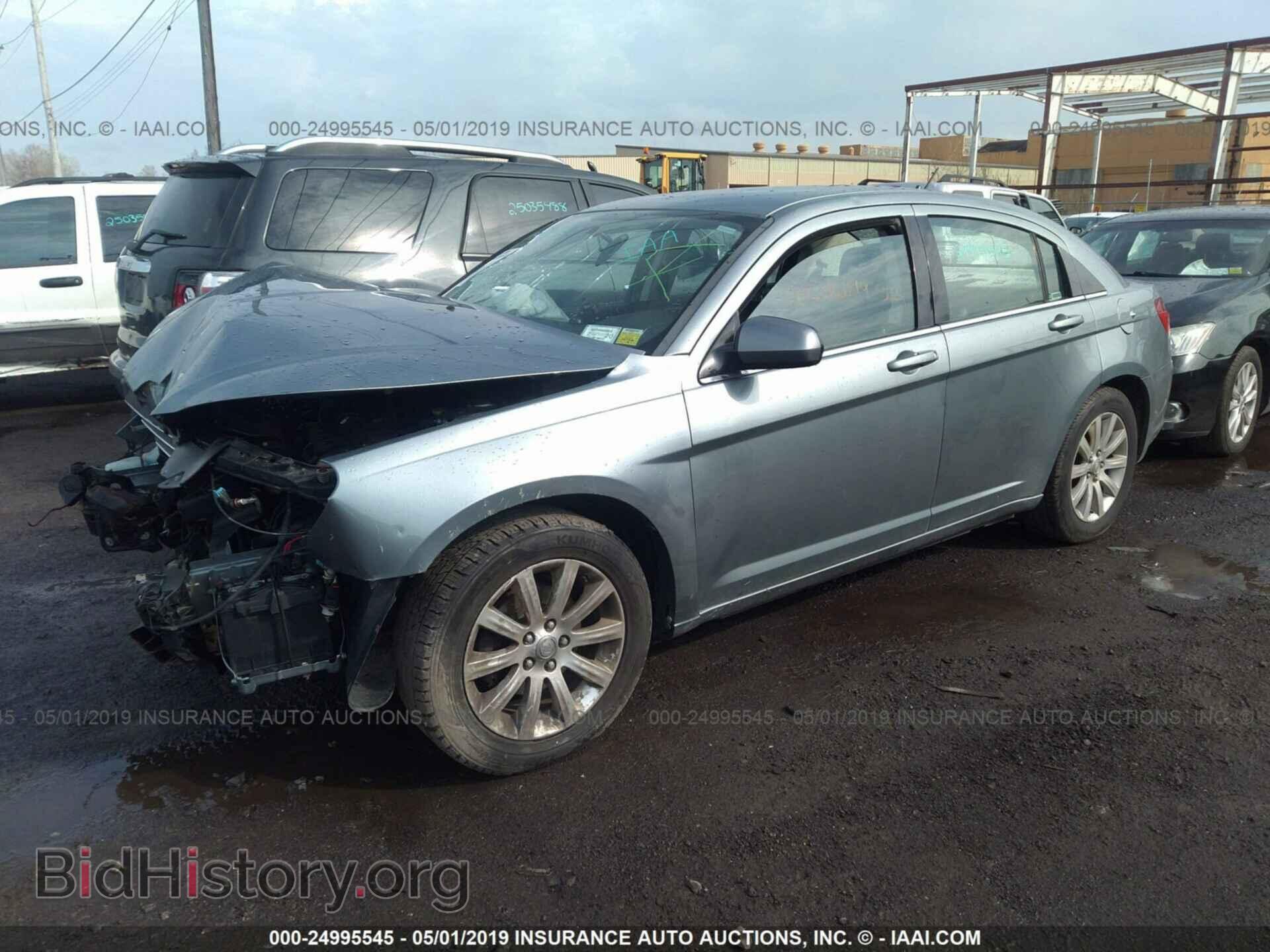 2010 CHRYSLER SEBRING - VIN: 1C3CC5FB0AN207054 - Фото 2