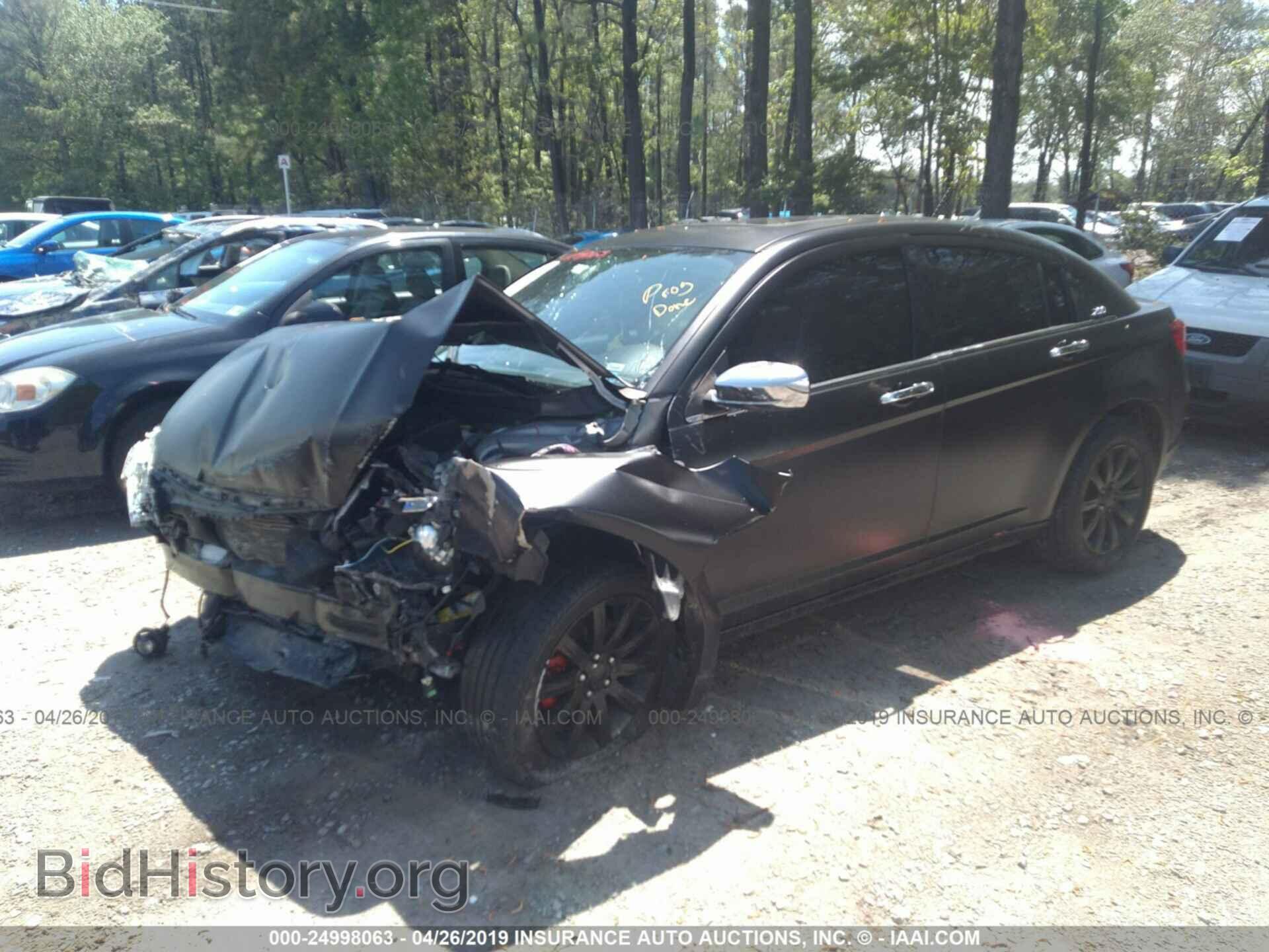 2013 CHRYSLER 200 - VIN: 1C3CCBCG6DN755062 - Фото 2