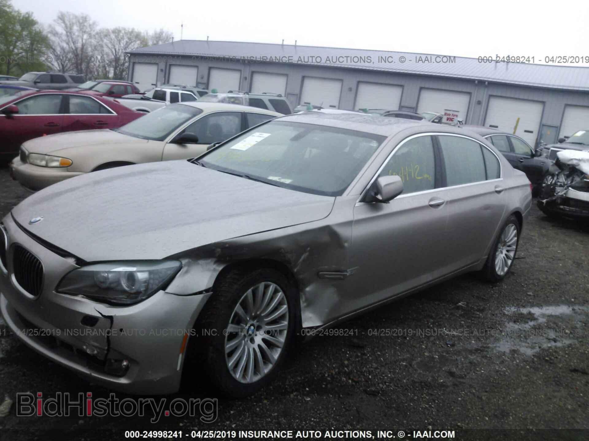 2012 BMW 750 - VIN: WBAKC8C52CC436421 - Photo 2
