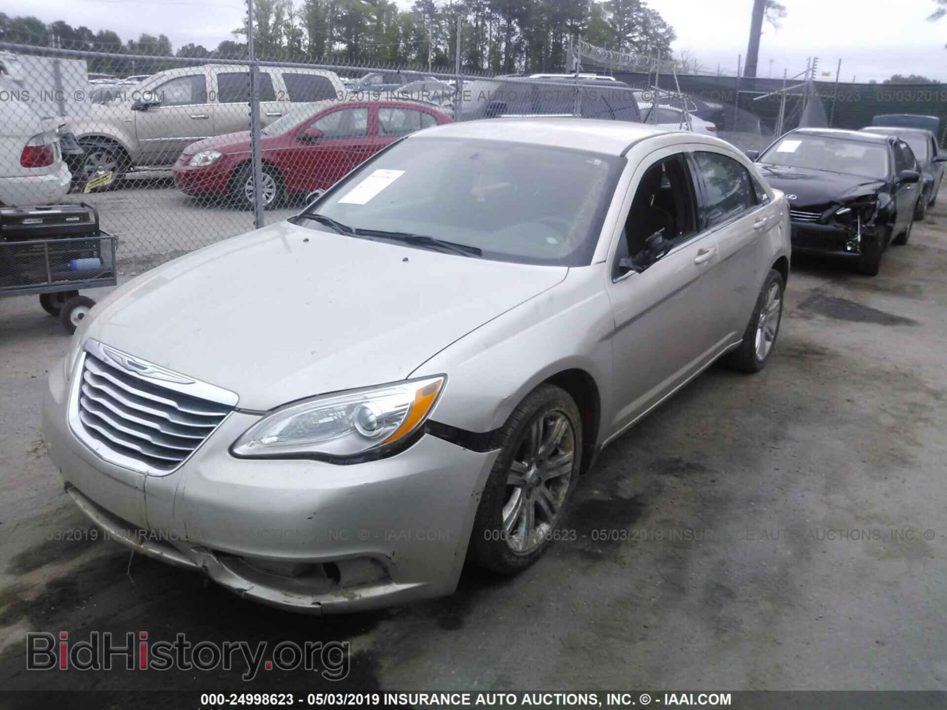 2013 CHRYSLER 200 - VIN: 1C3CCBAB8DN698046 - Photo 2