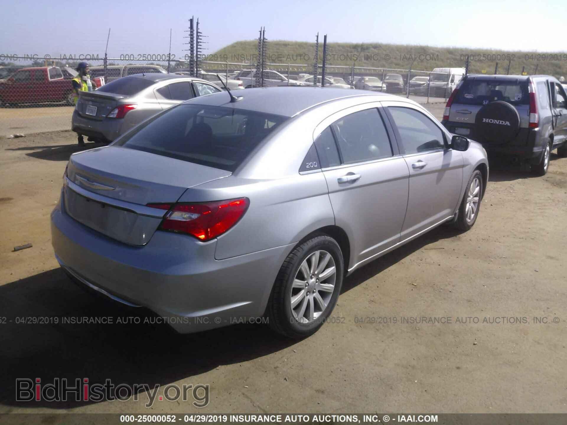 2013 CHRYSLER 200 - VIN: 1C3CCBCG2DN528578 - Фото 4