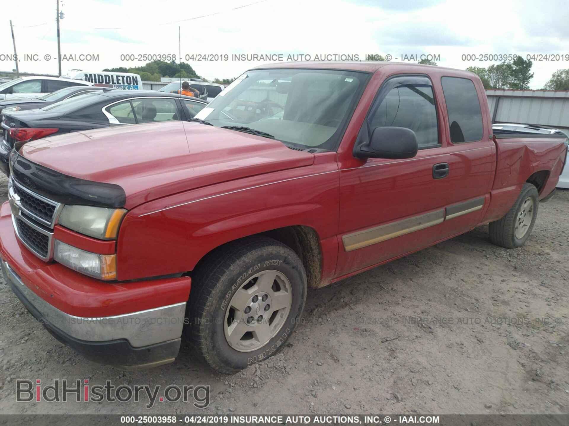 2006 CHEVROLET SILVERADO - VIN: 2GCEC19V761123163 - Фото 2