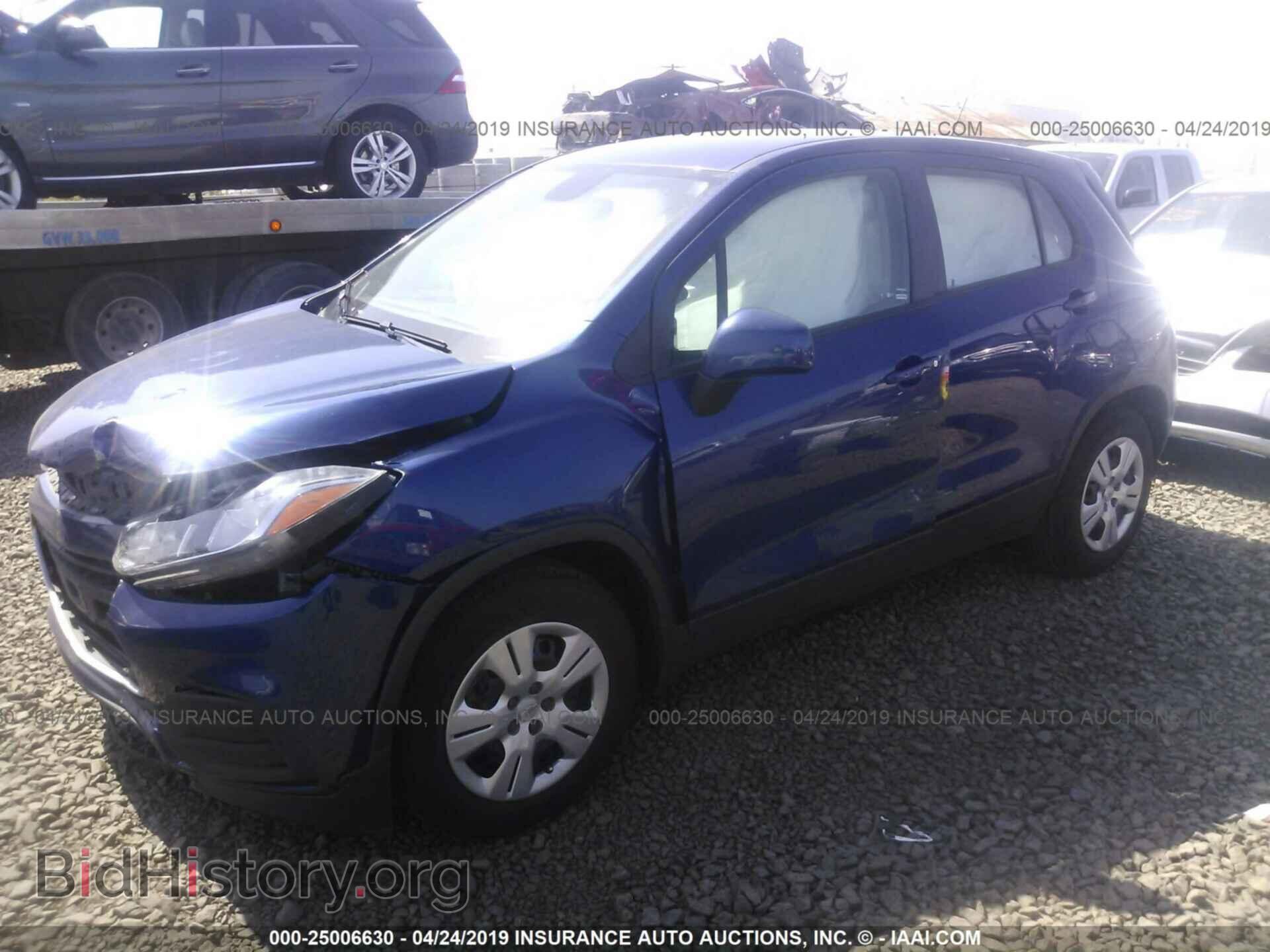 2017 CHEVROLET TRAX - VIN: 3GNCJKSB9HL210901 - Фото 2