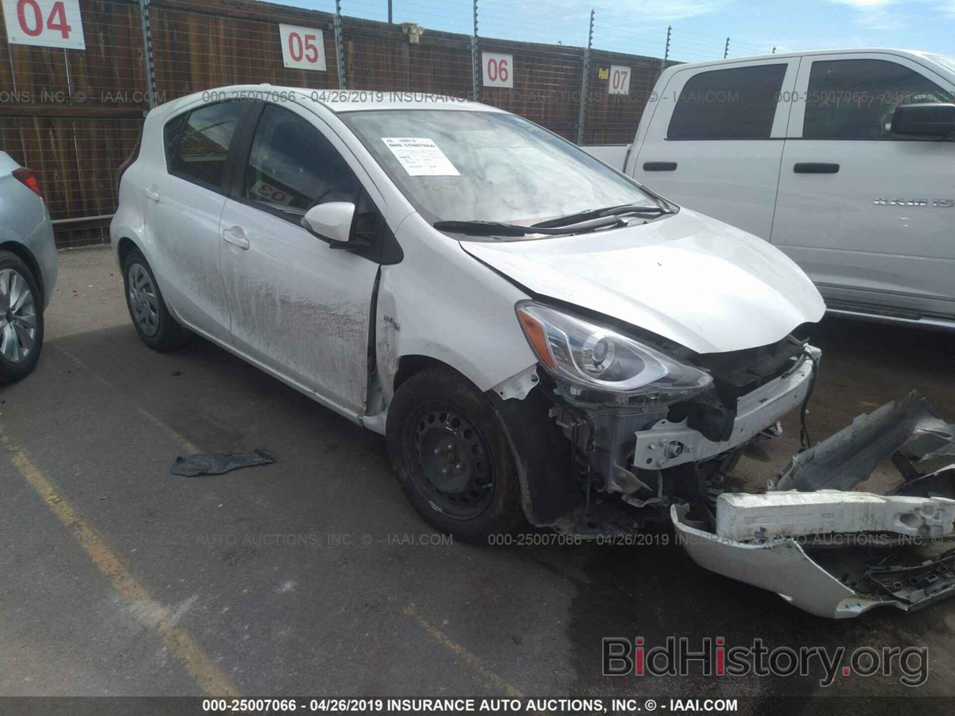 Photo JTDKDTB31G1139810 - TOYOTA PRIUS C 2016