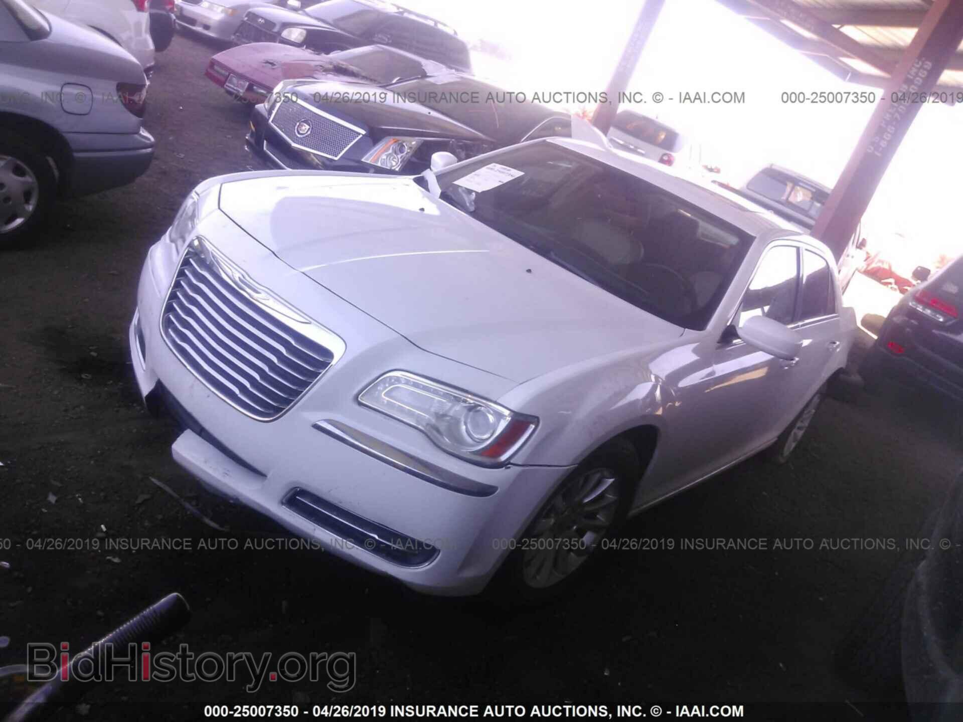 2014 CHRYSLER 300 - VIN: 2C3CCAAGXEH176065 - Фото 2