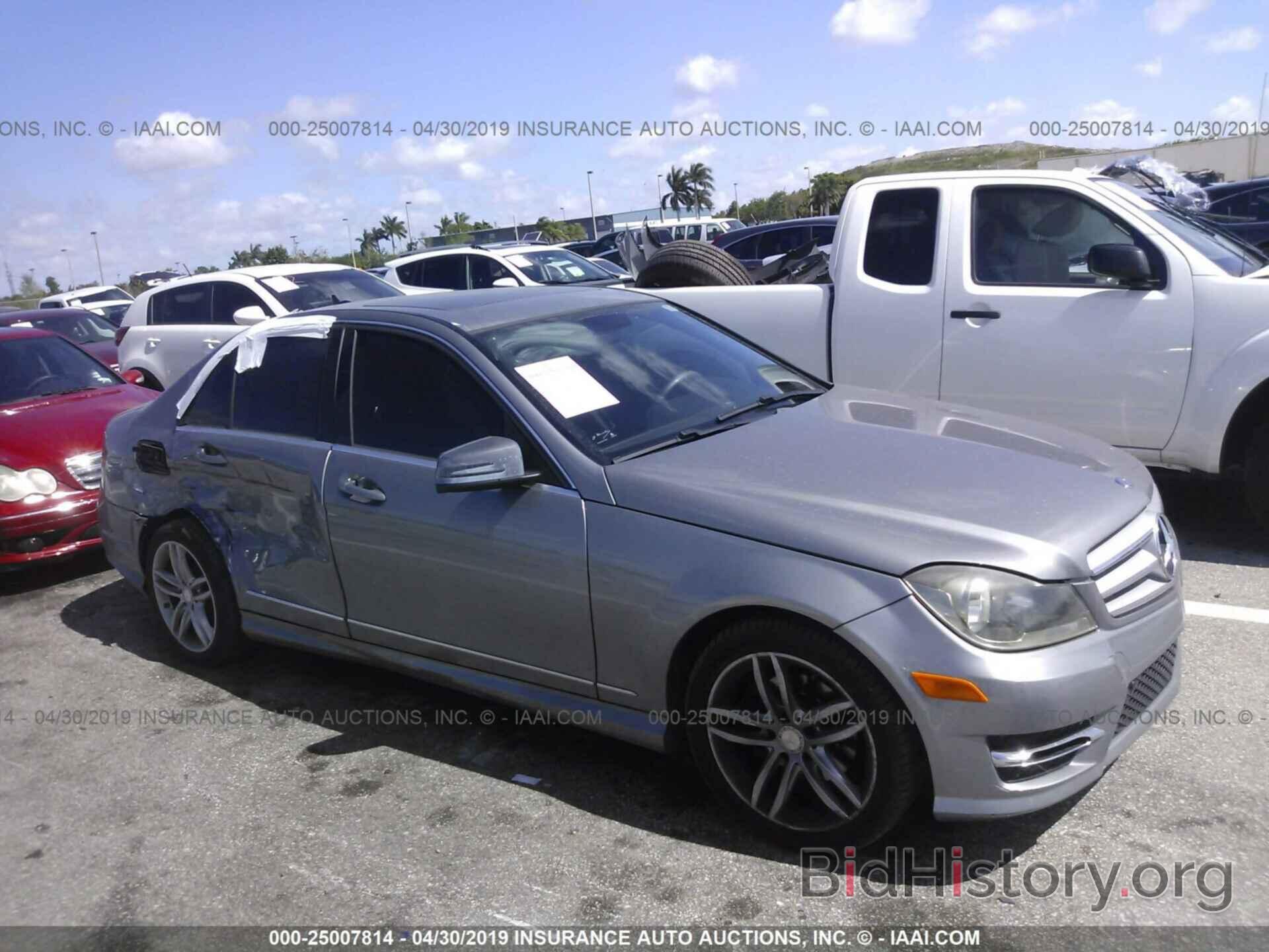 Photo WDDGF4HB8DA869557 - MERCEDES-BENZ C 2013