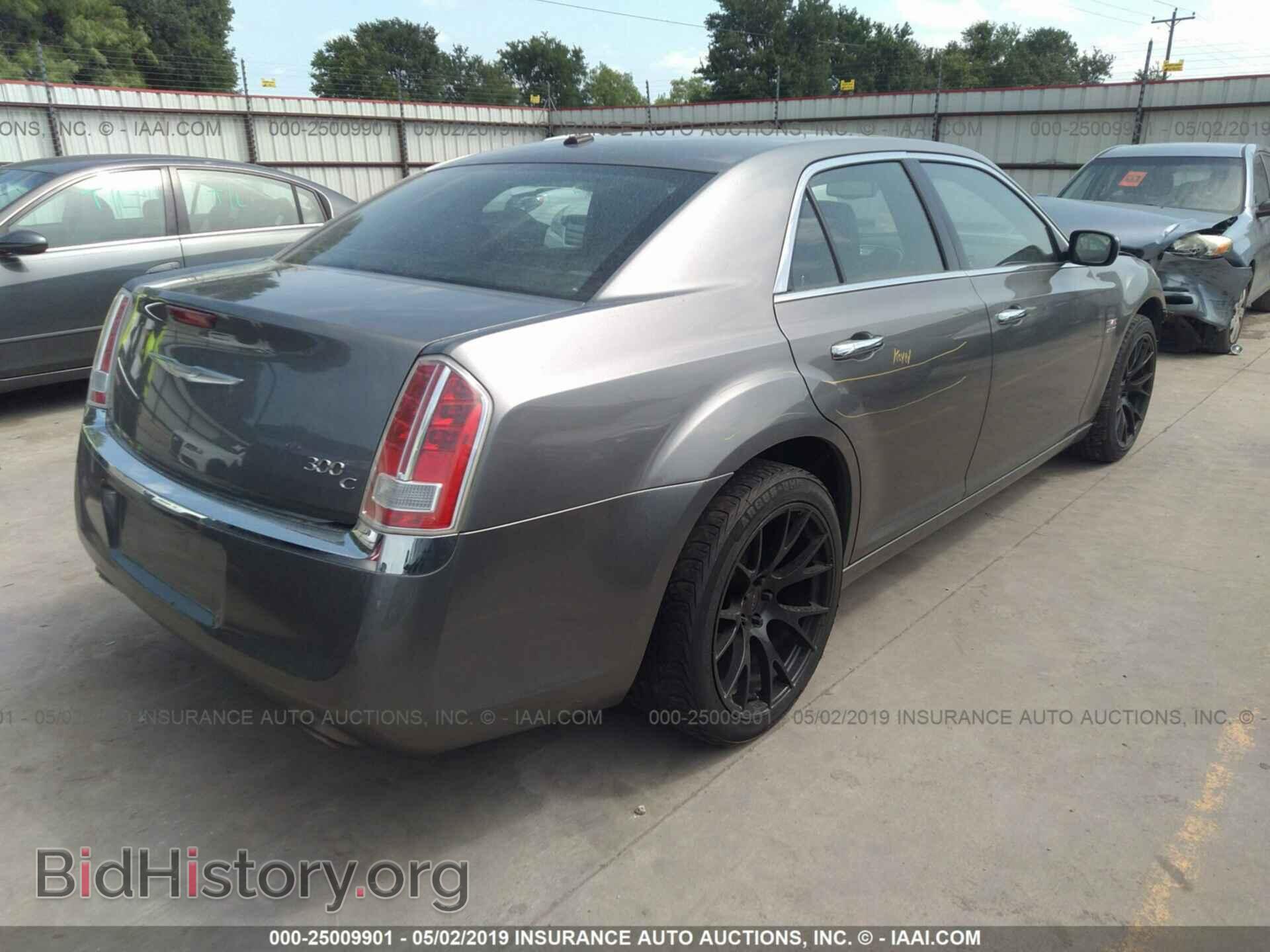 2011 CHRYSLER 300C - VIN: 2C3CA6CT2BH592104 - Фото 4