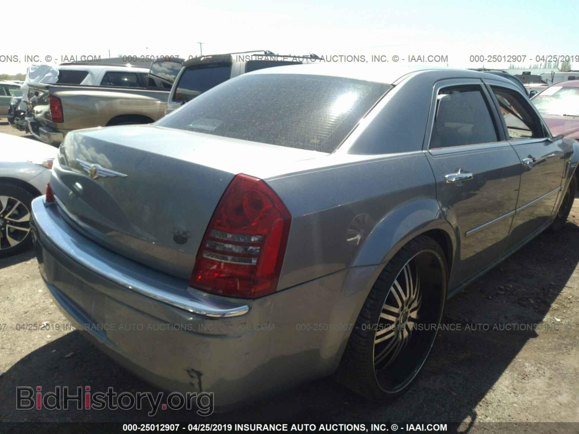 2006 CHRYSLER 300C - VIN: 2C3KA63H96H220515 - Фото 4