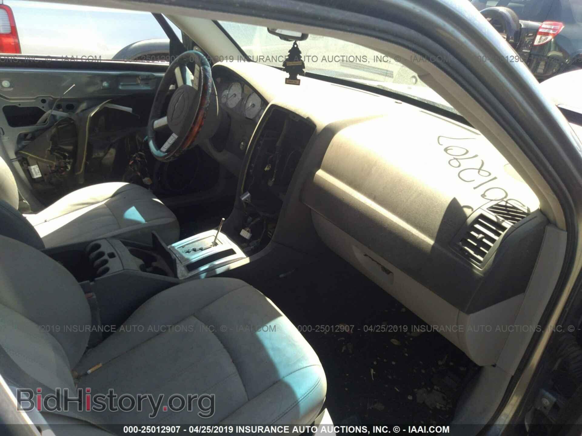 2006 CHRYSLER 300C - VIN: 2C3KA63H96H220515 - Фото 5