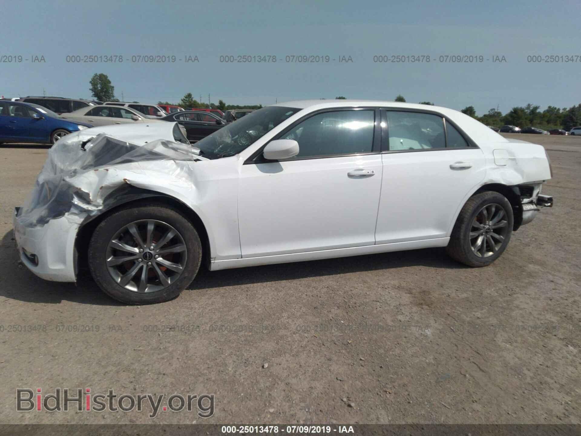 2014 CHRYSLER 300 - VIN: 2C3CCAGT2EH337237 - Фото 2