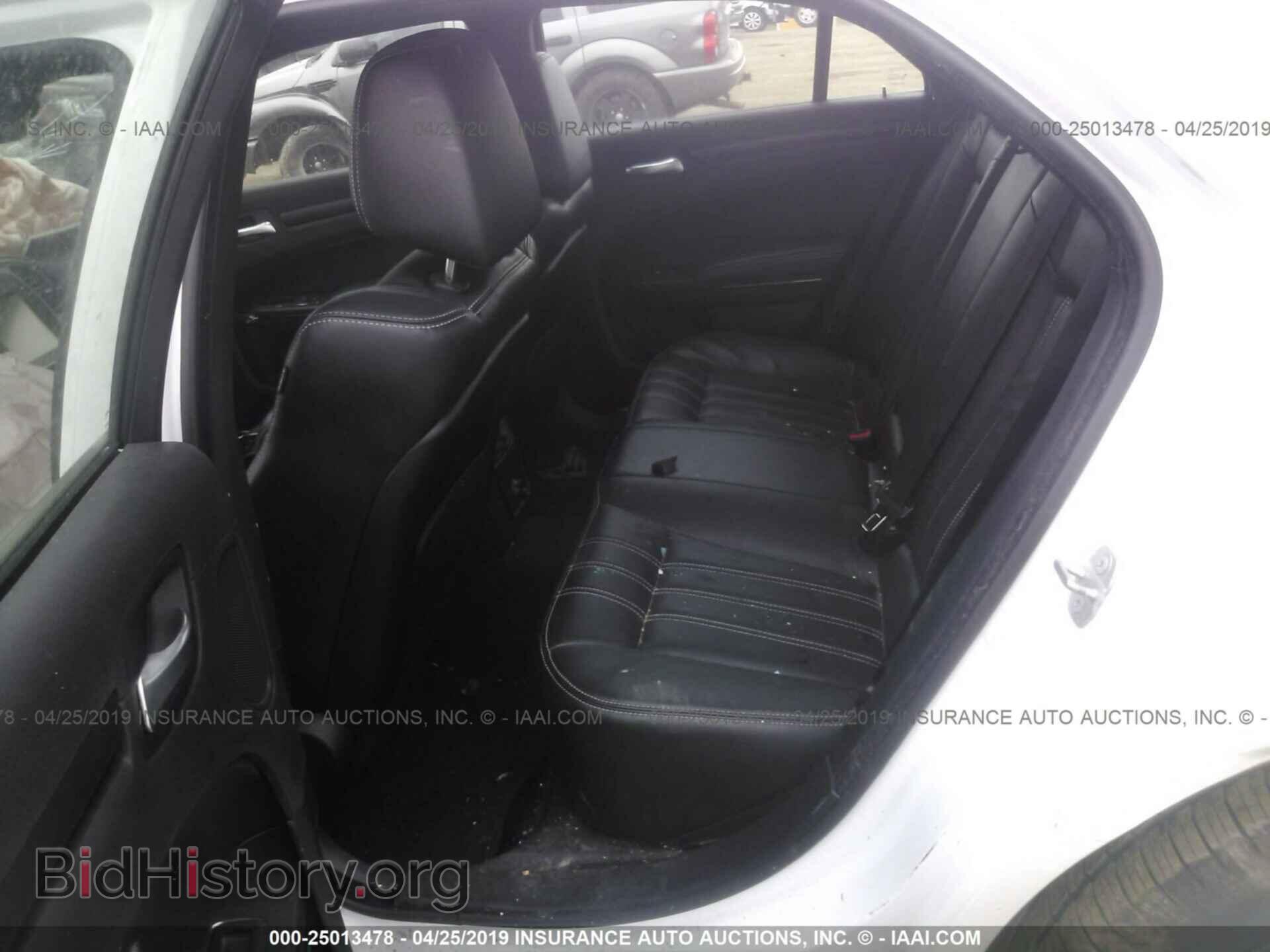 2014 CHRYSLER 300 - VIN: 2C3CCAGT2EH337237 - Фото 8