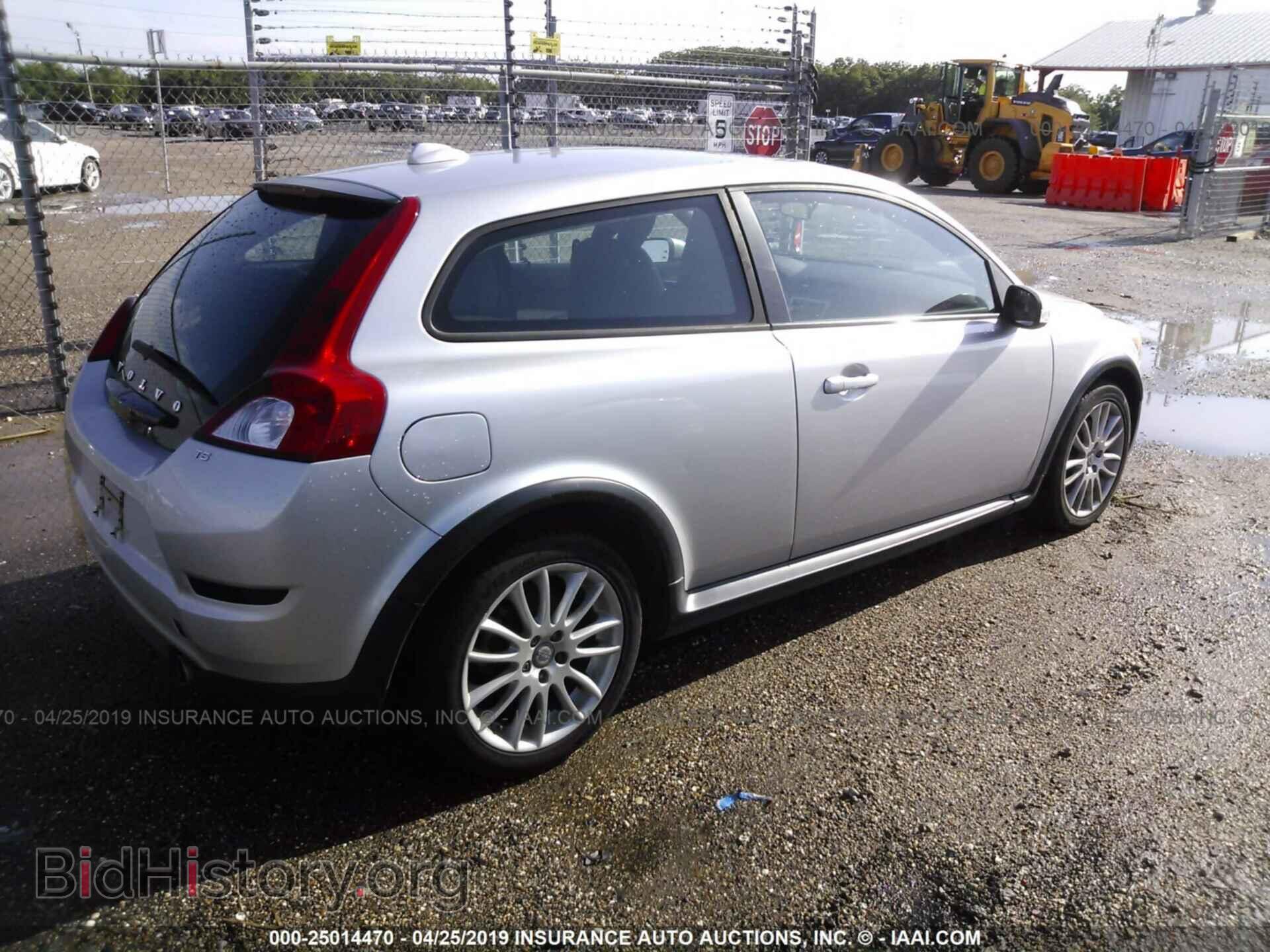 2011 VOLVO C30 - VIN: YV1672MK9B2211213 - Фото 4