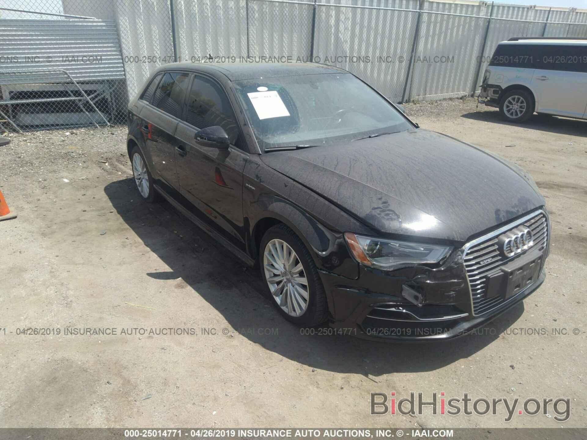 Фотография WAUUPBFF8GA128492 - AUDI A3 2016