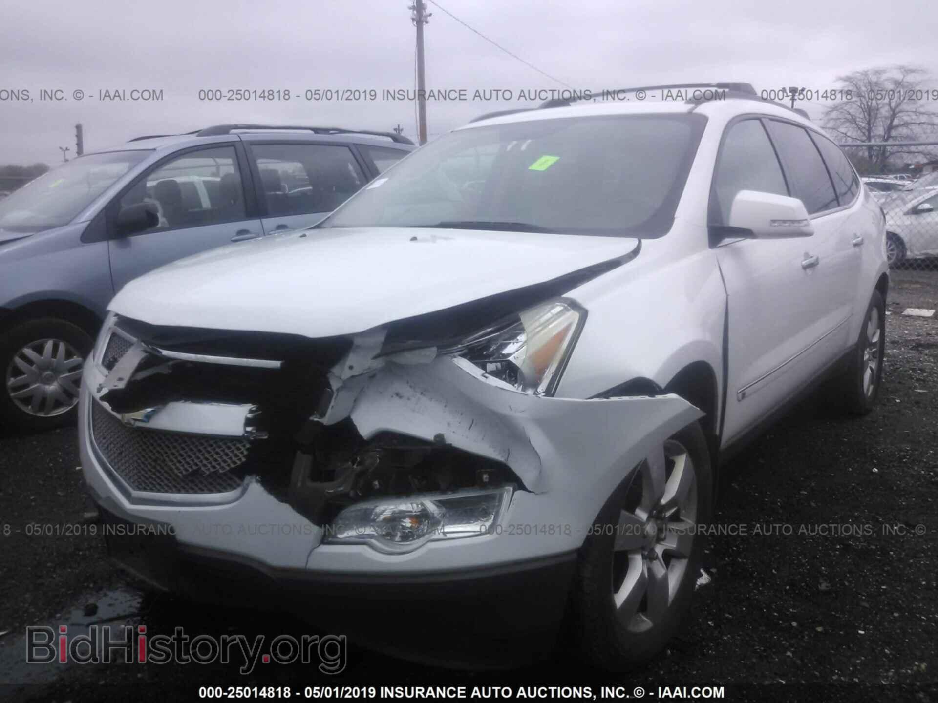 2010 CHEVROLET TRAVERSE - VIN: 1GNLRHED6AS102509 - Фото 2