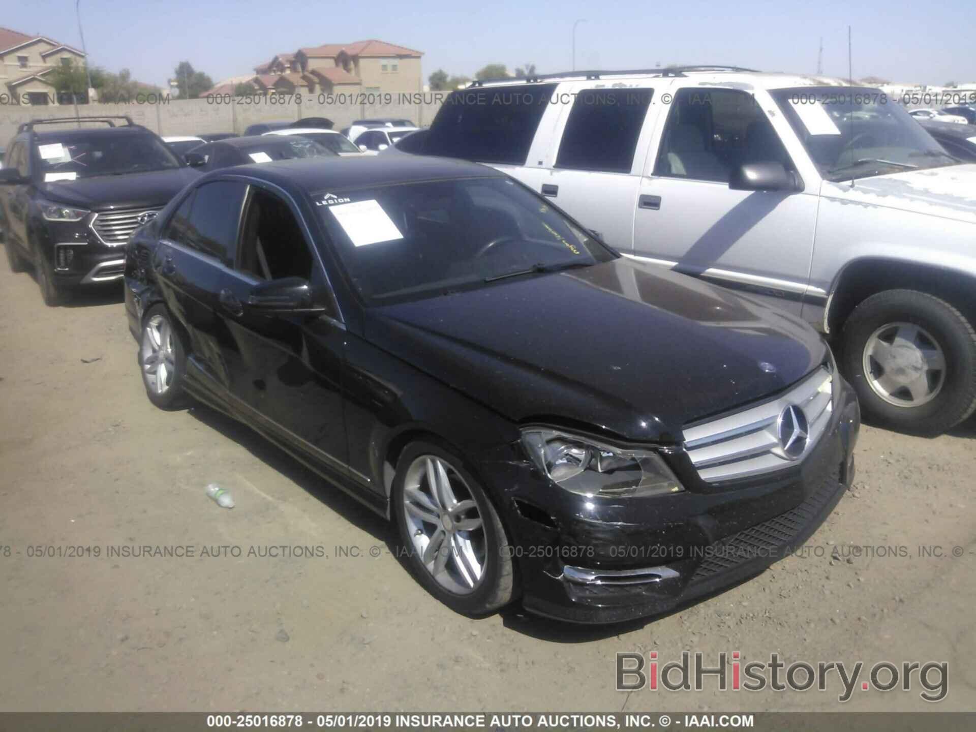 Photo WDDGF4HB5DR258953 - MERCEDES-BENZ C 2013