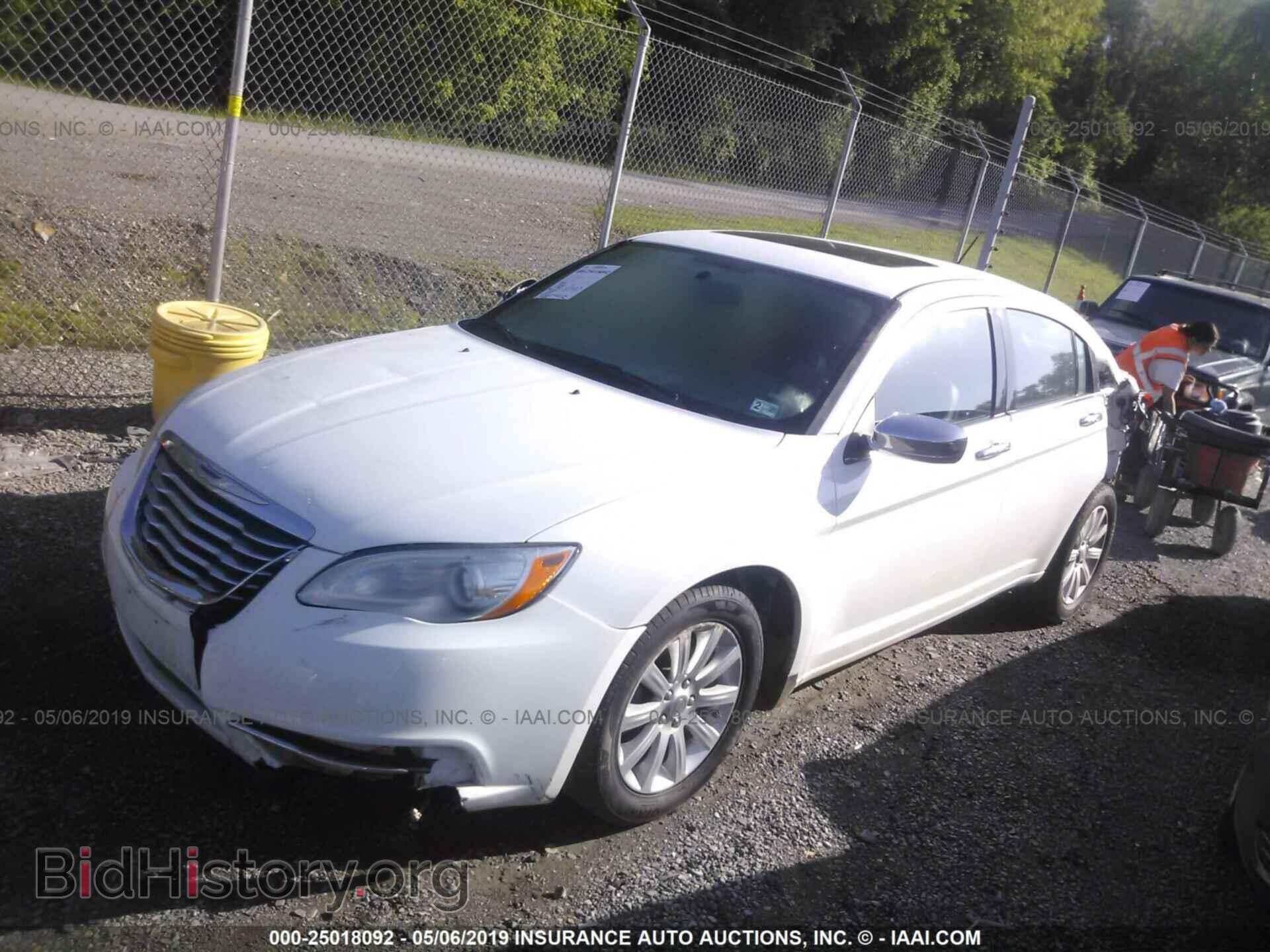 2013 CHRYSLER 200 - VIN: 1C3CCBCG4DN580472 - Фото 2