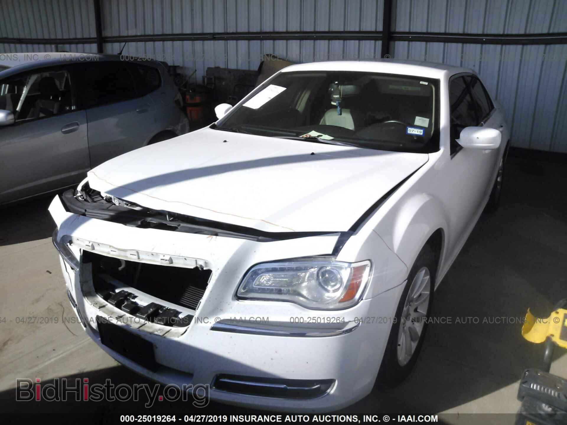 2014 CHRYSLER 300 - VIN: 2C3CCAAG2EH128074 - Фото 2