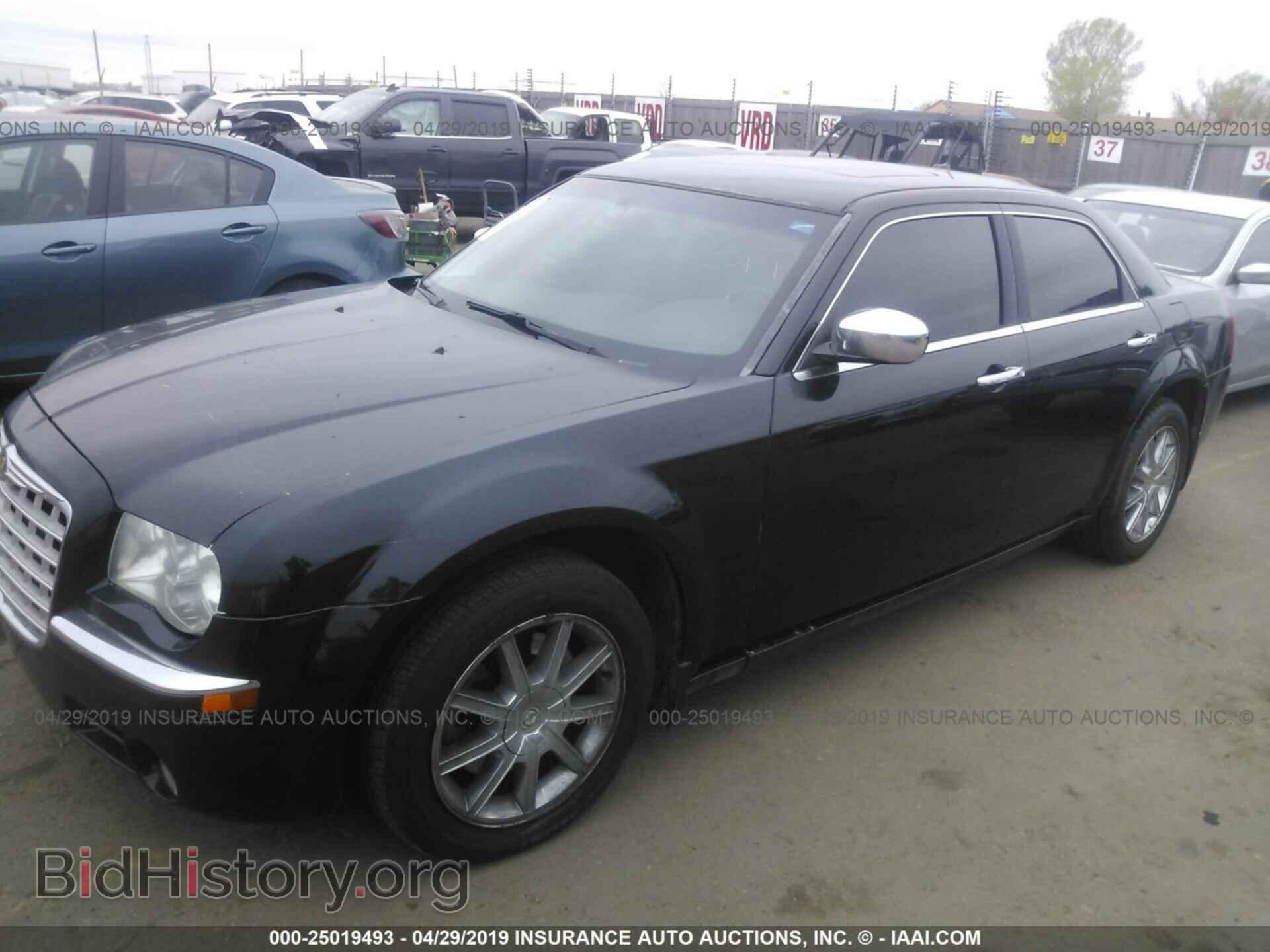 2008 CHRYSLER 300C - VIN: 2C3LK63H78H120918 - Фото 2
