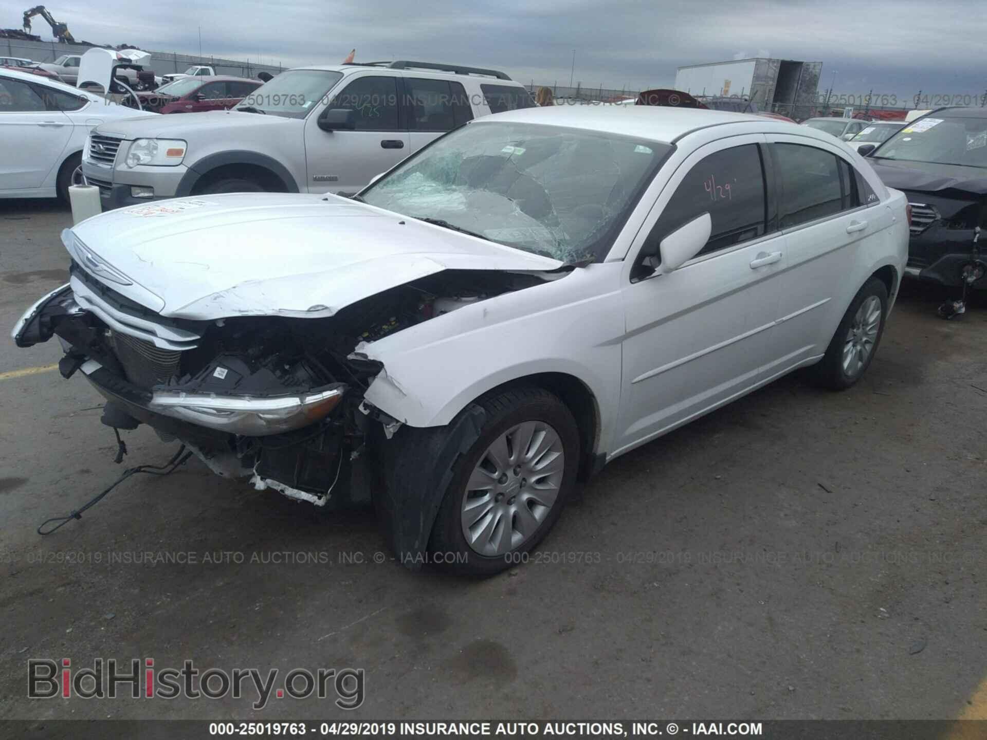 2014 CHRYSLER 200 - VIN: 1C3CCBAB3EN194876 - Photo 2