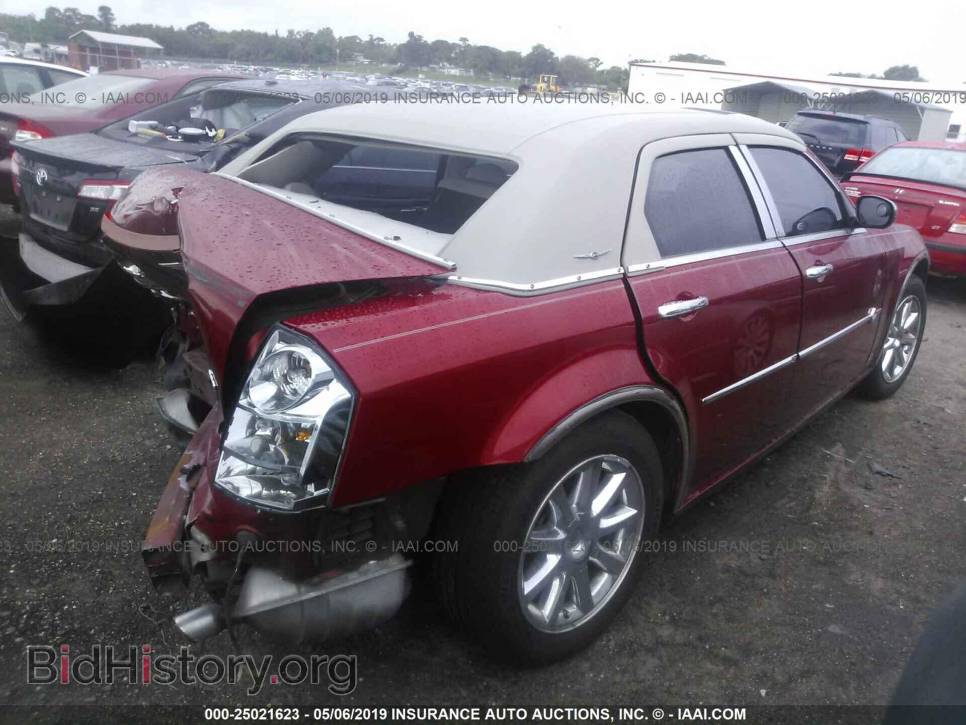 2006 CHRYSLER 300C - VIN: 2C3KA63H16H389332 - Фото 4