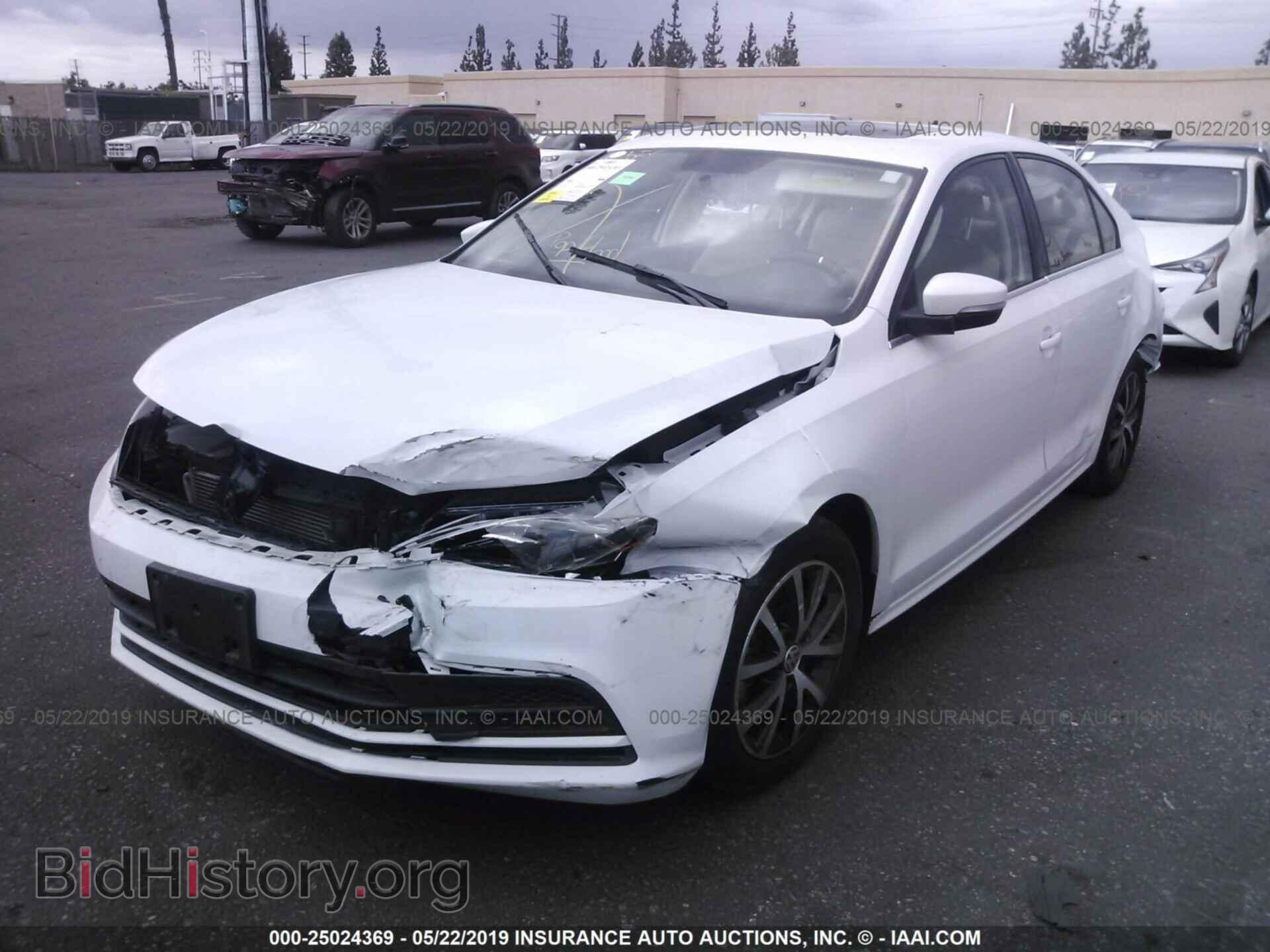 2017 VOLKSWAGEN JETTA - VIN: 3VWDB7AJ8HM256937 - Photo 2