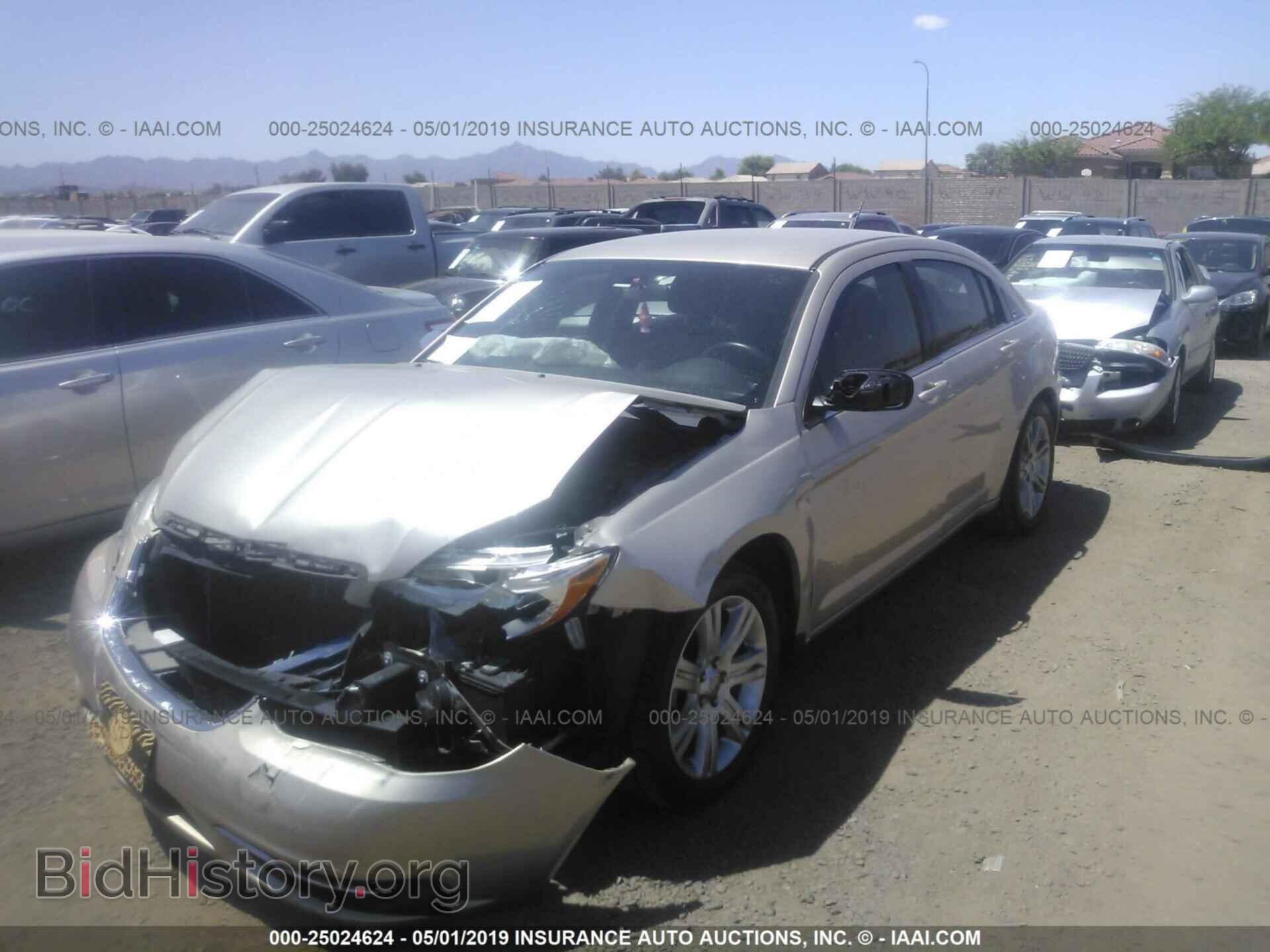 2013 CHRYSLER 200 - VIN: 1C3CCBBB3DN724034 - Фото 2