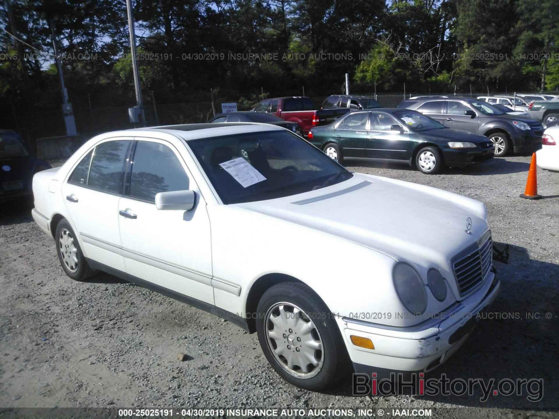 Photo WDBJF20F9TJ001356 - MERCEDES-BENZ E 1996