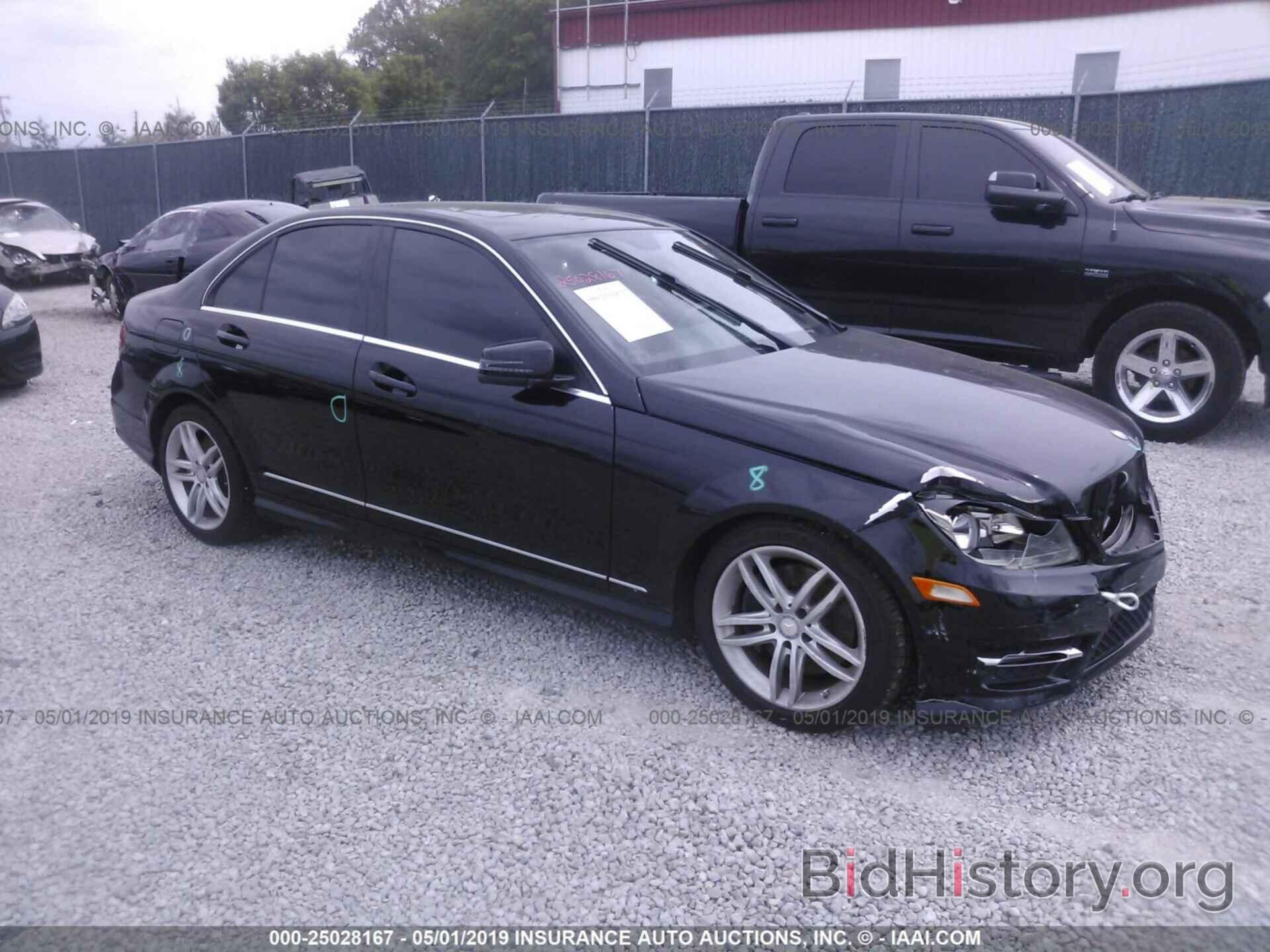 Photo WDDGF8AB4DG140924 - MERCEDES-BENZ C 2013