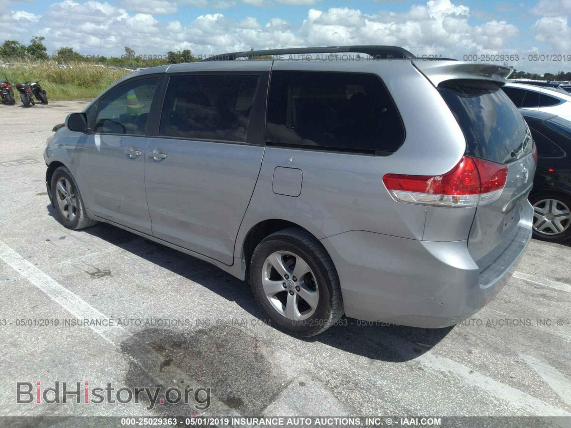 2013 TOYOTA SIENNA - VIN: 5TDKK3DC8DS393421 - Фото 3