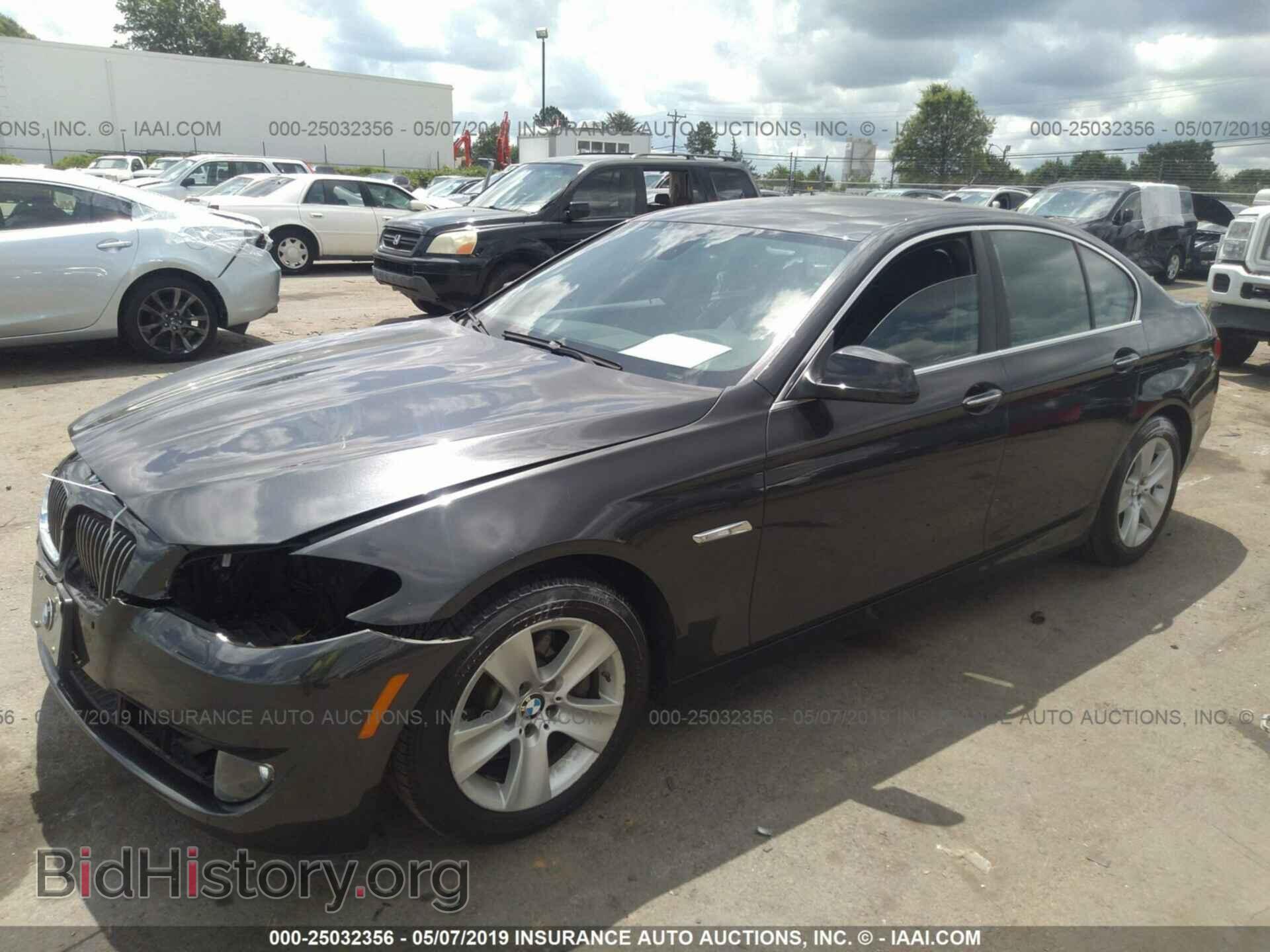 2011 BMW 528 - VIN: WBAFR1C59BC745728 - Фото 2