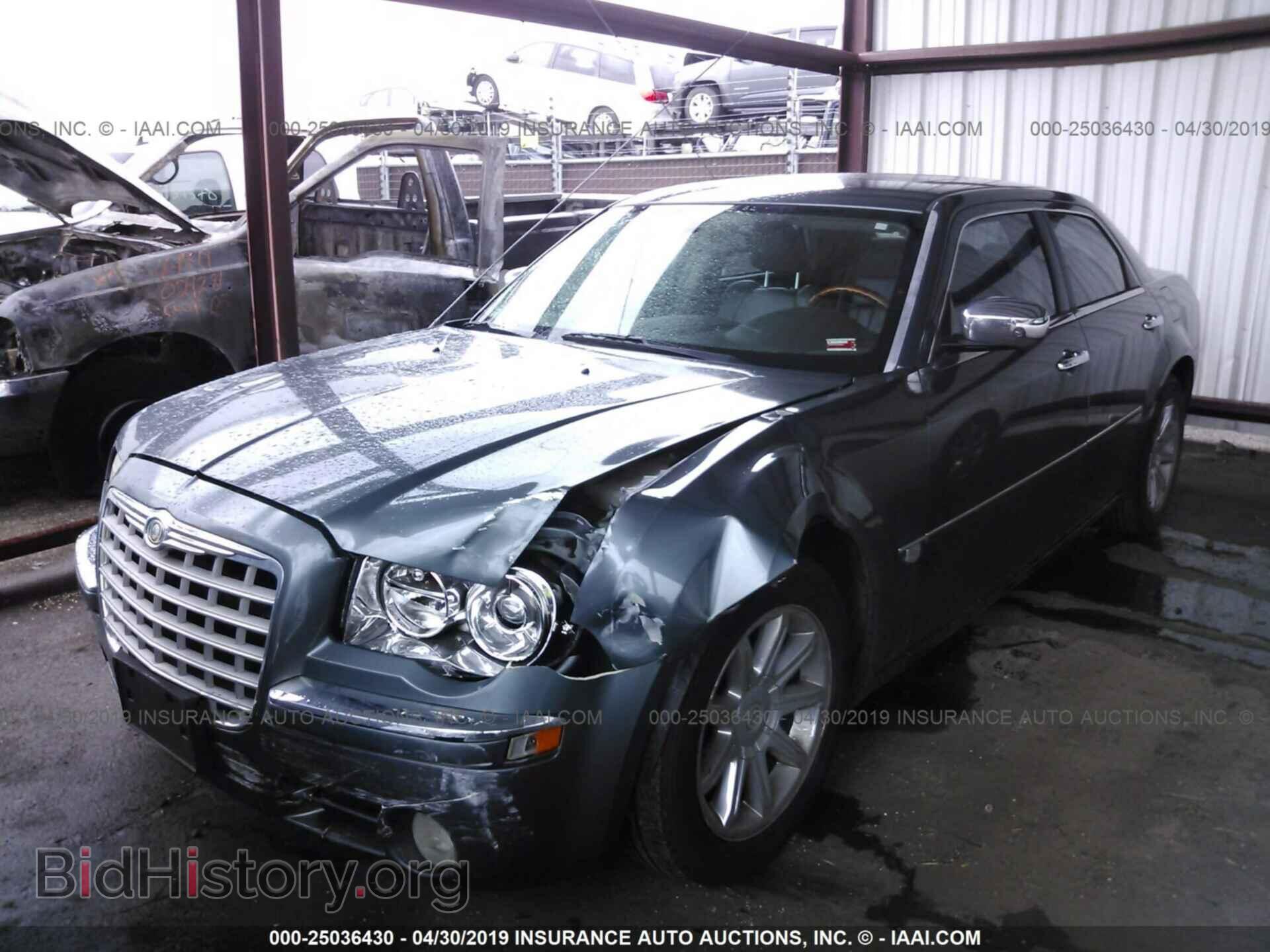 2005 CHRYSLER 300C - VIN: 2C3AA63HX5H673536 - Фото 2