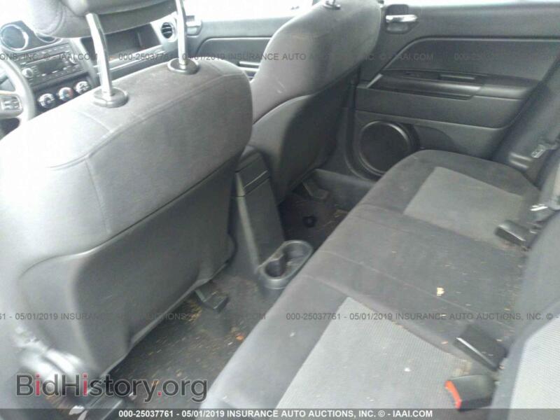 2011 Jeep COMPASS (VIN 1J4NF1FB2BD278679) — photo 8 of 10