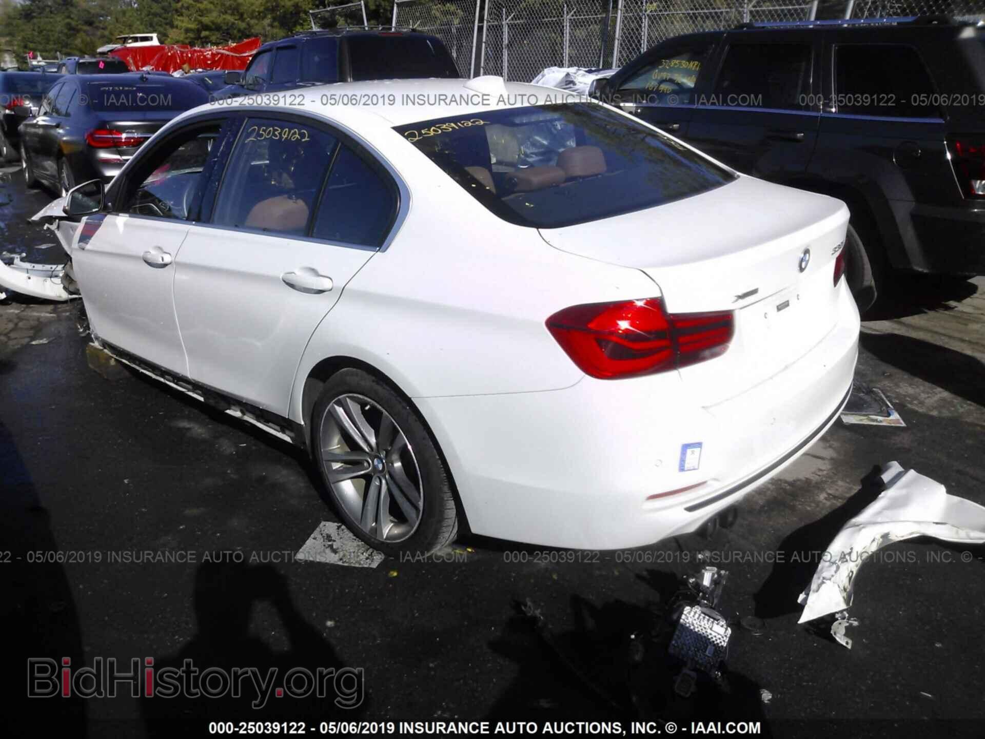 2017 BMW 330 - VIN: WBA8D9C59HK678150 - Фото 3