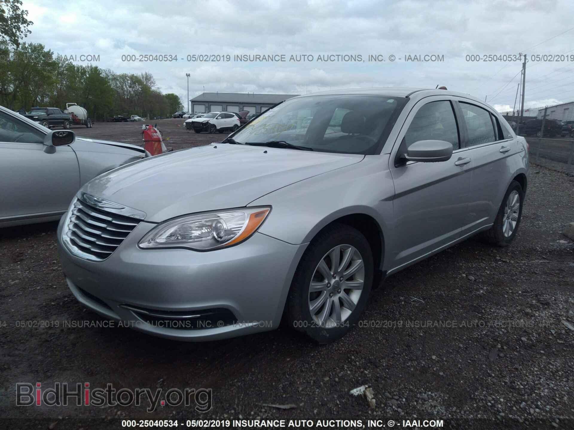 2011 CHRYSLER 200 - VIN: 1C3BC1FB0BN511409 - Фото 2