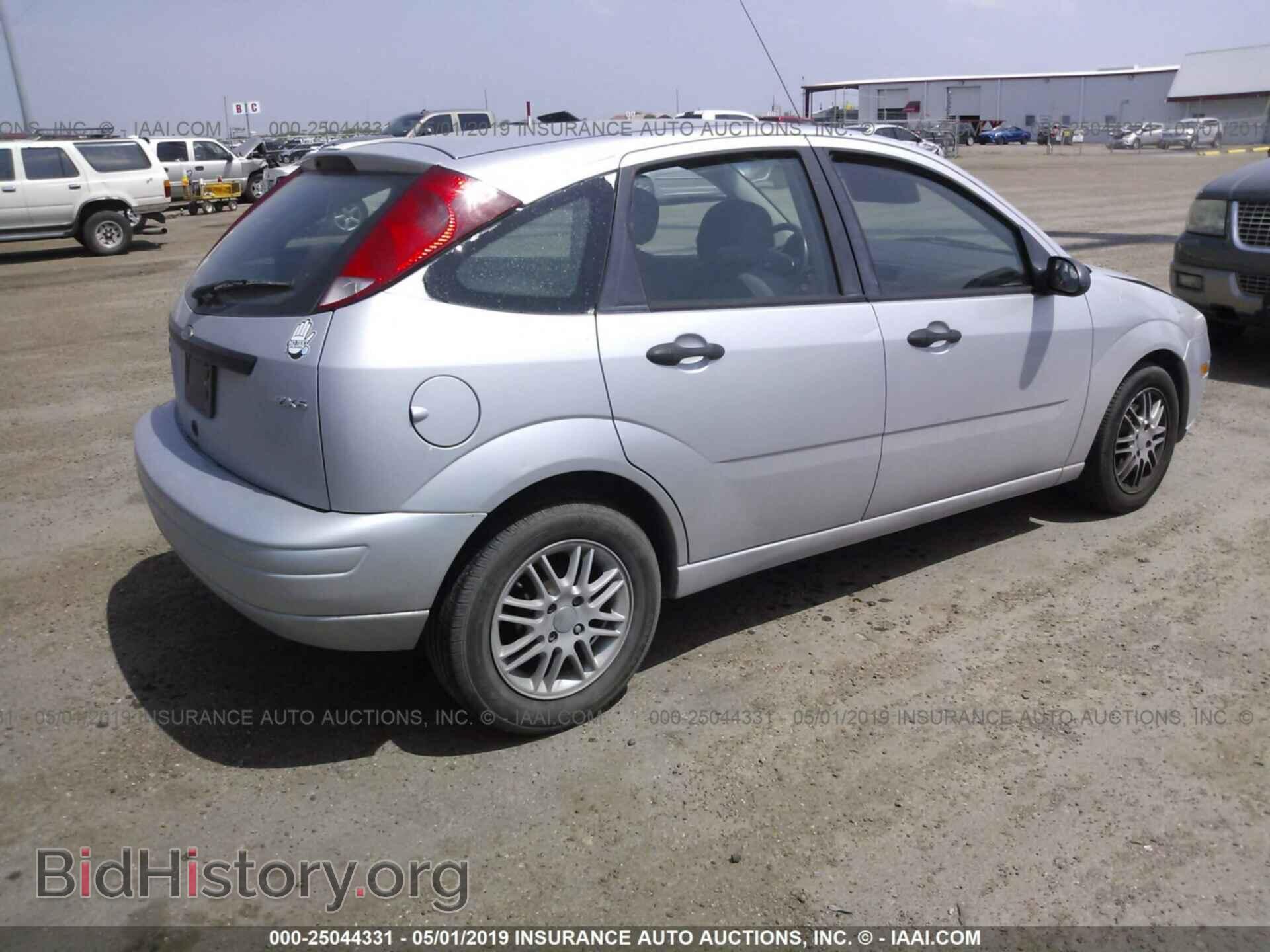 2005 FORD FOCUS - VIN: 3FAFP37N65R155416 - Photo 4