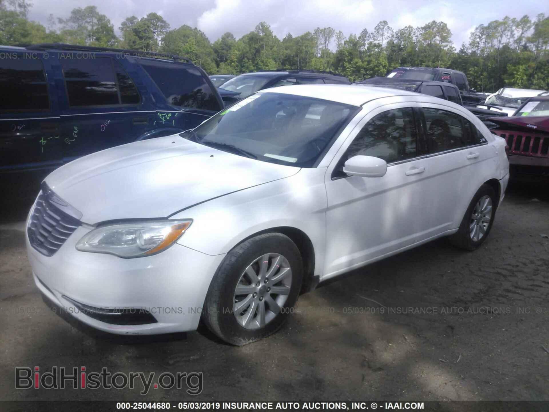 2013 CHRYSLER 200 - VIN: 1C3CCBBB4DN765885 - Фото 2