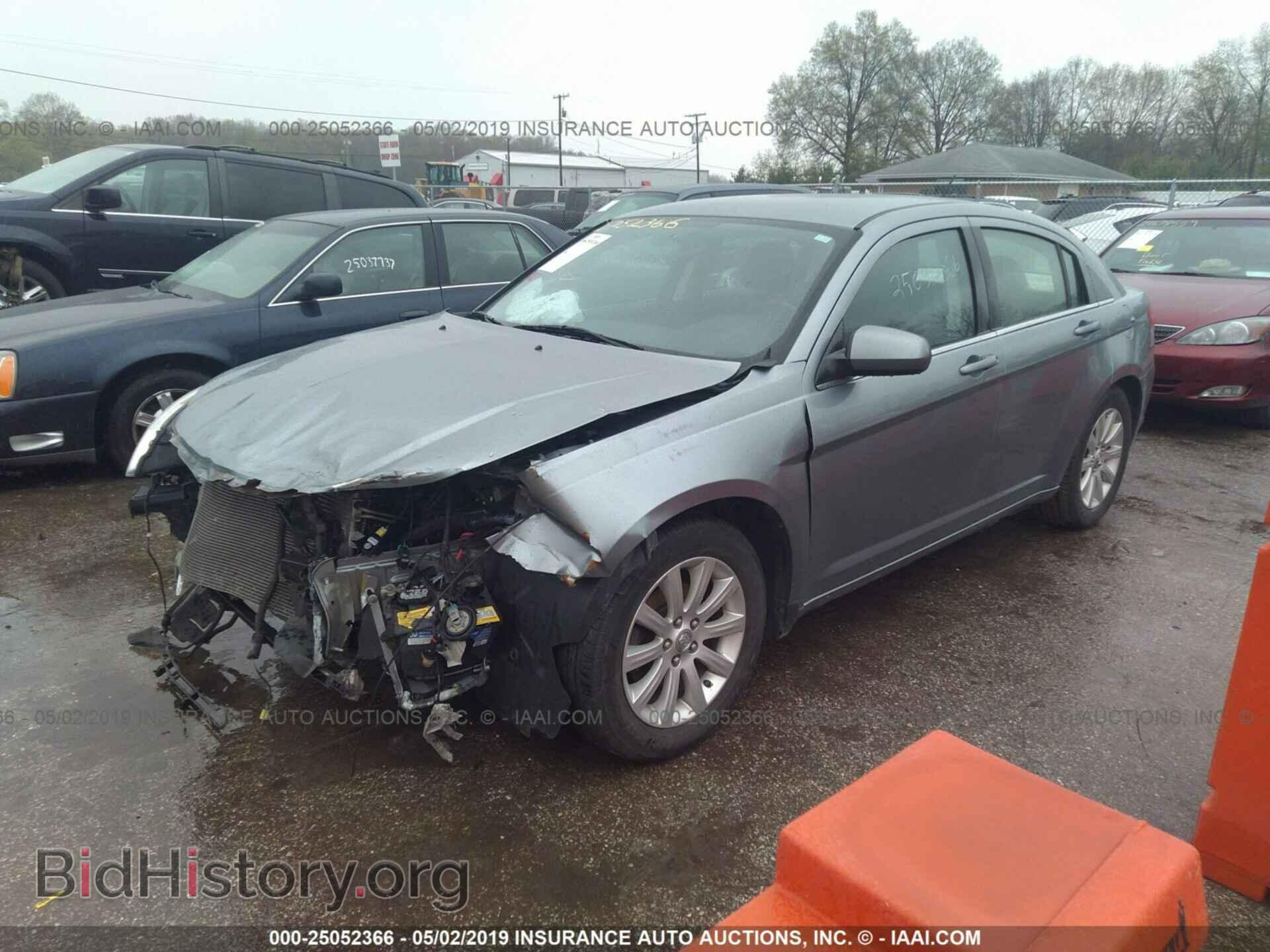 2010 CHRYSLER SEBRING - VIN: 1C3CC5FB1AN152646 - Фото 2