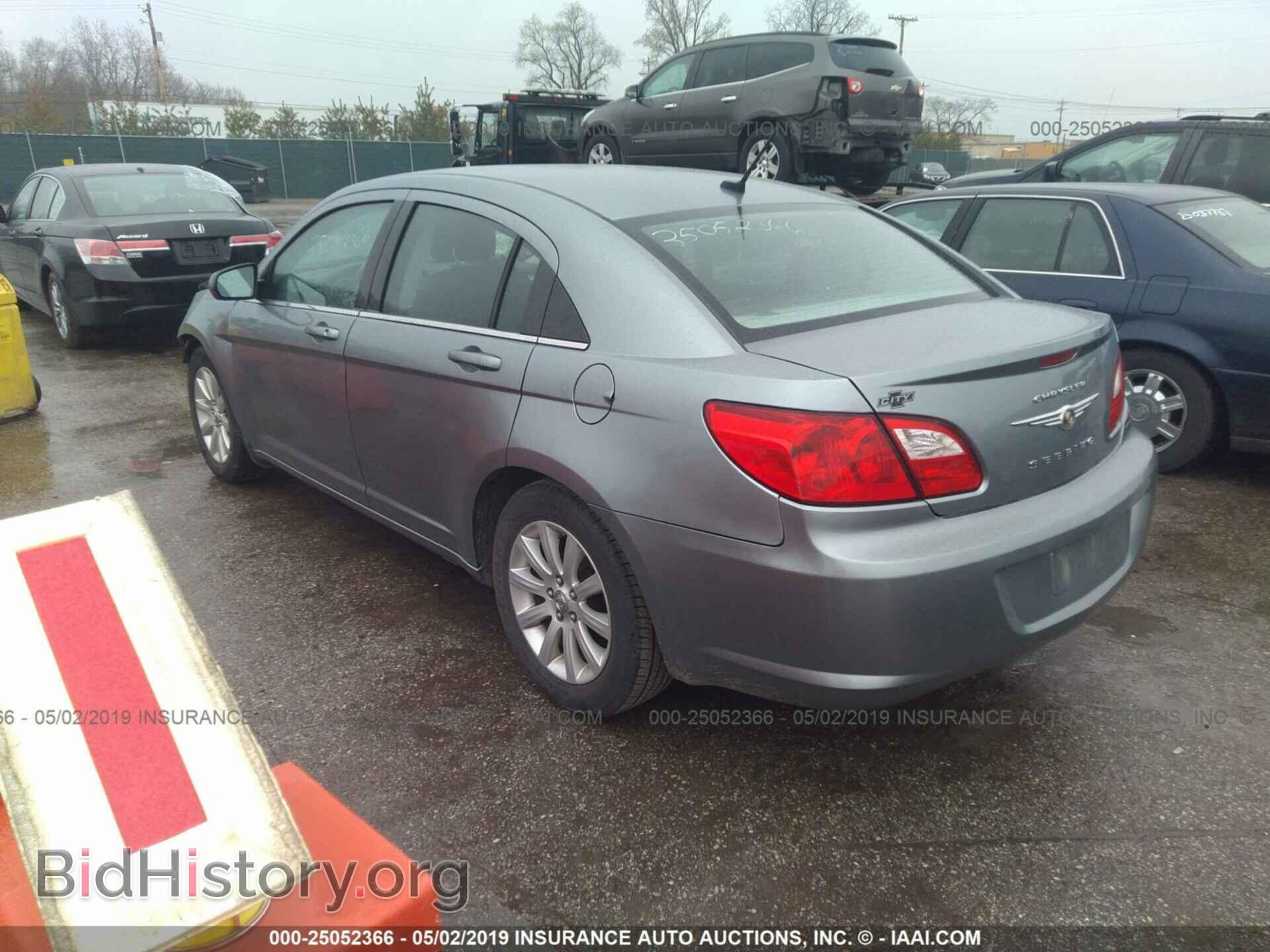 2010 CHRYSLER SEBRING - VIN: 1C3CC5FB1AN152646 - Фото 3