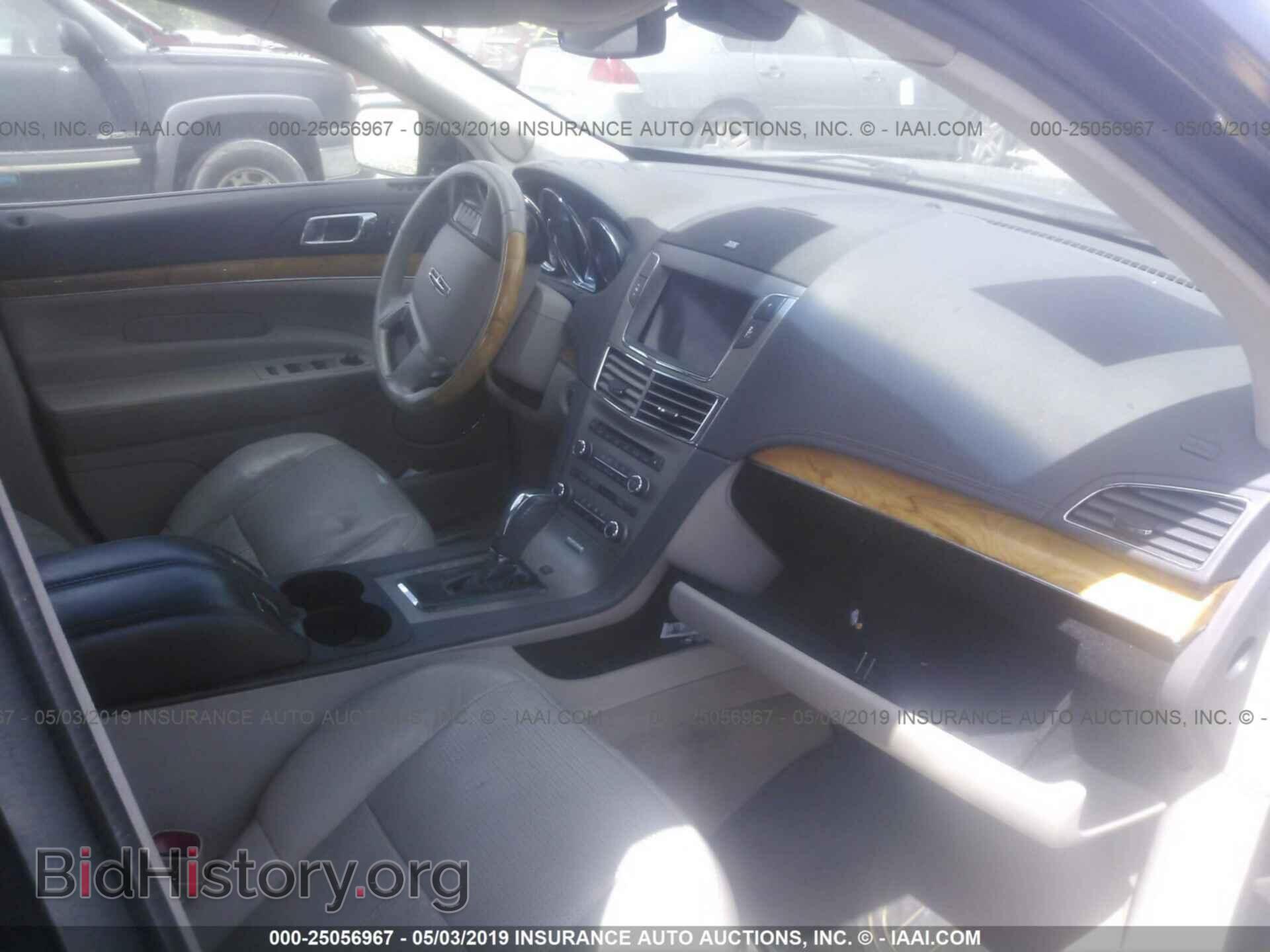 2011 LINCOLN MKT - VIN: 2LMHJ5AT6BBJ53036 - Фото 5