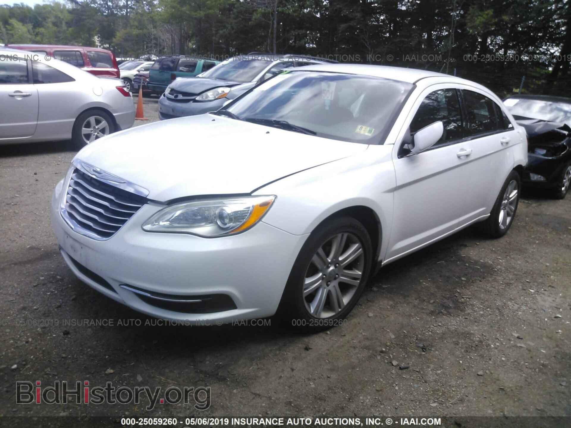 2013 CHRYSLER 200 - VIN: 1C3CCBBB1DN734755 - Photo 2
