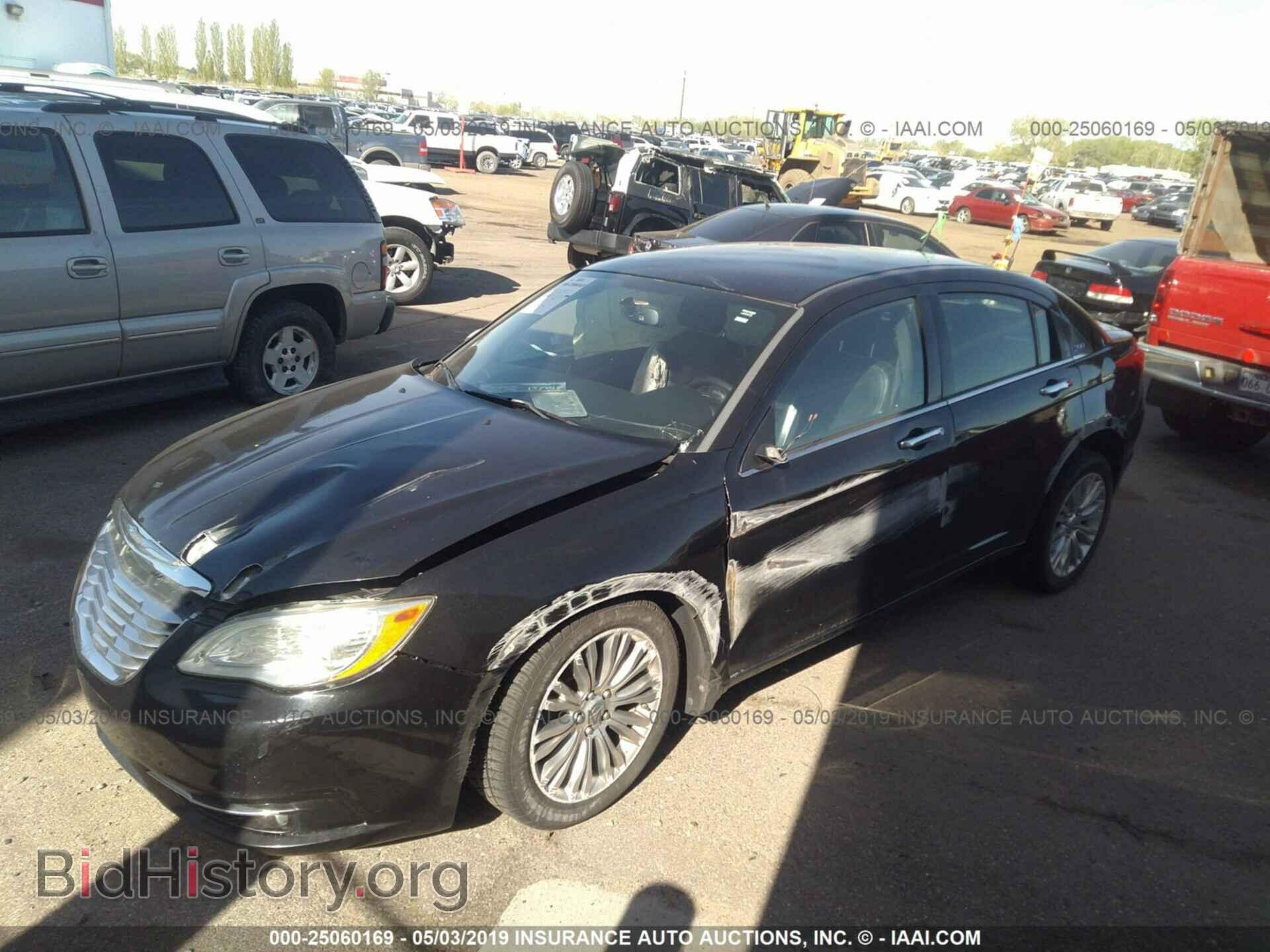 2011 CHRYSLER 200 - VIN: 1C3BC2FG3BN517545 - Фото 2
