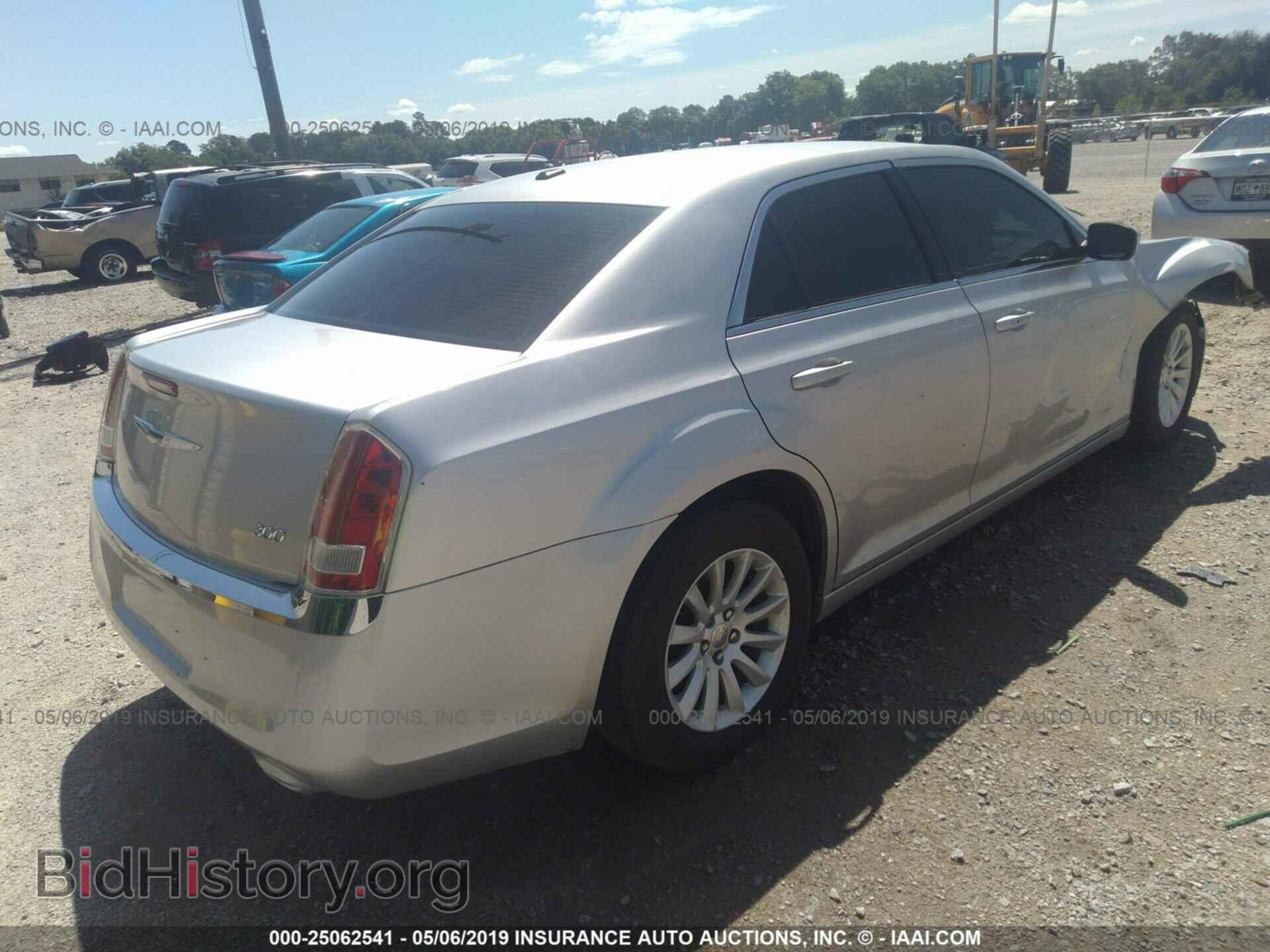 2012 CHRYSLER 300 - VIN: 2C3CCAAG4CH117140 - Фото 4