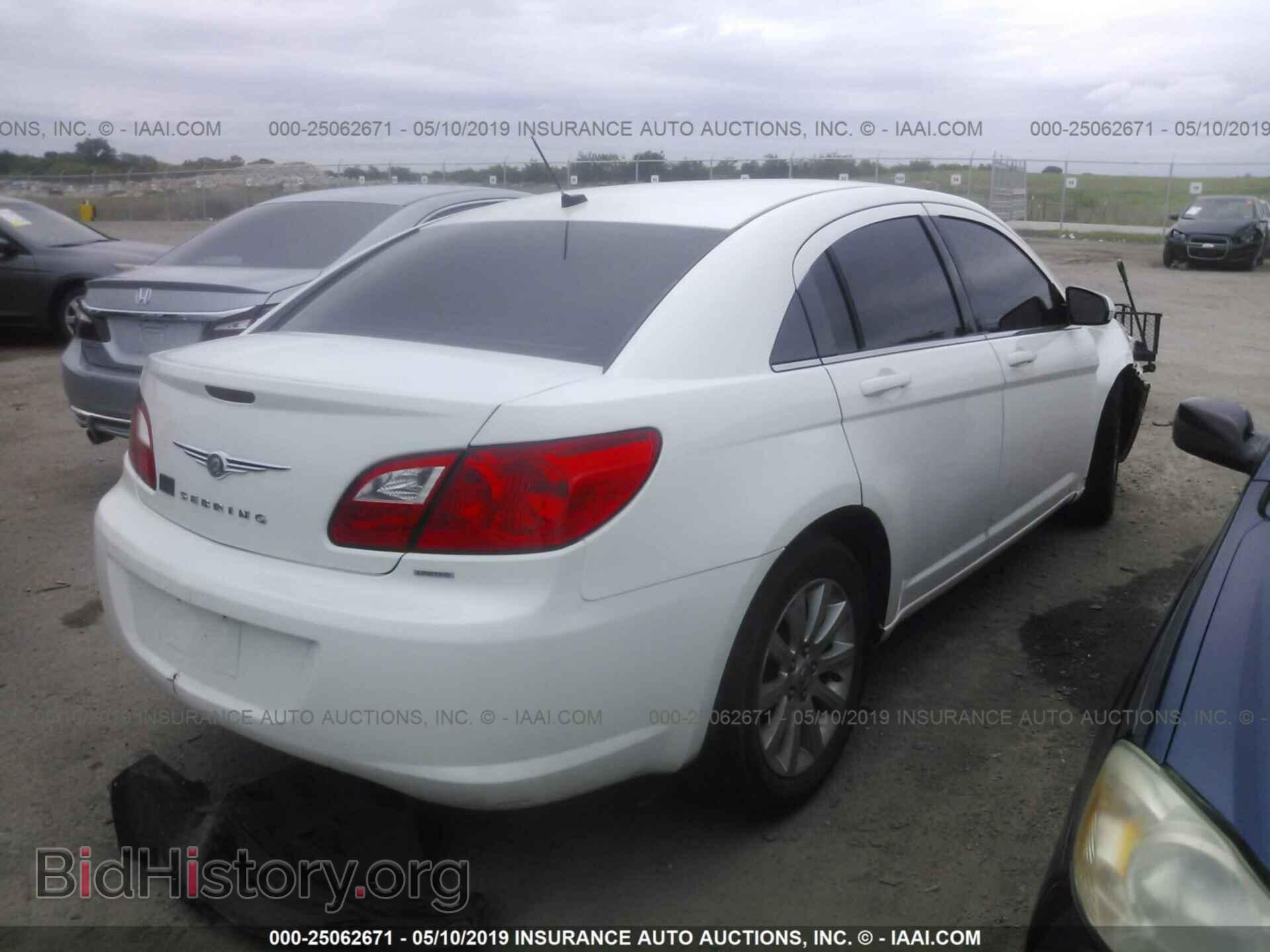 2010 CHRYSLER SEBRING - VIN: 1C3CC5FB1AN205426 - Фото 4