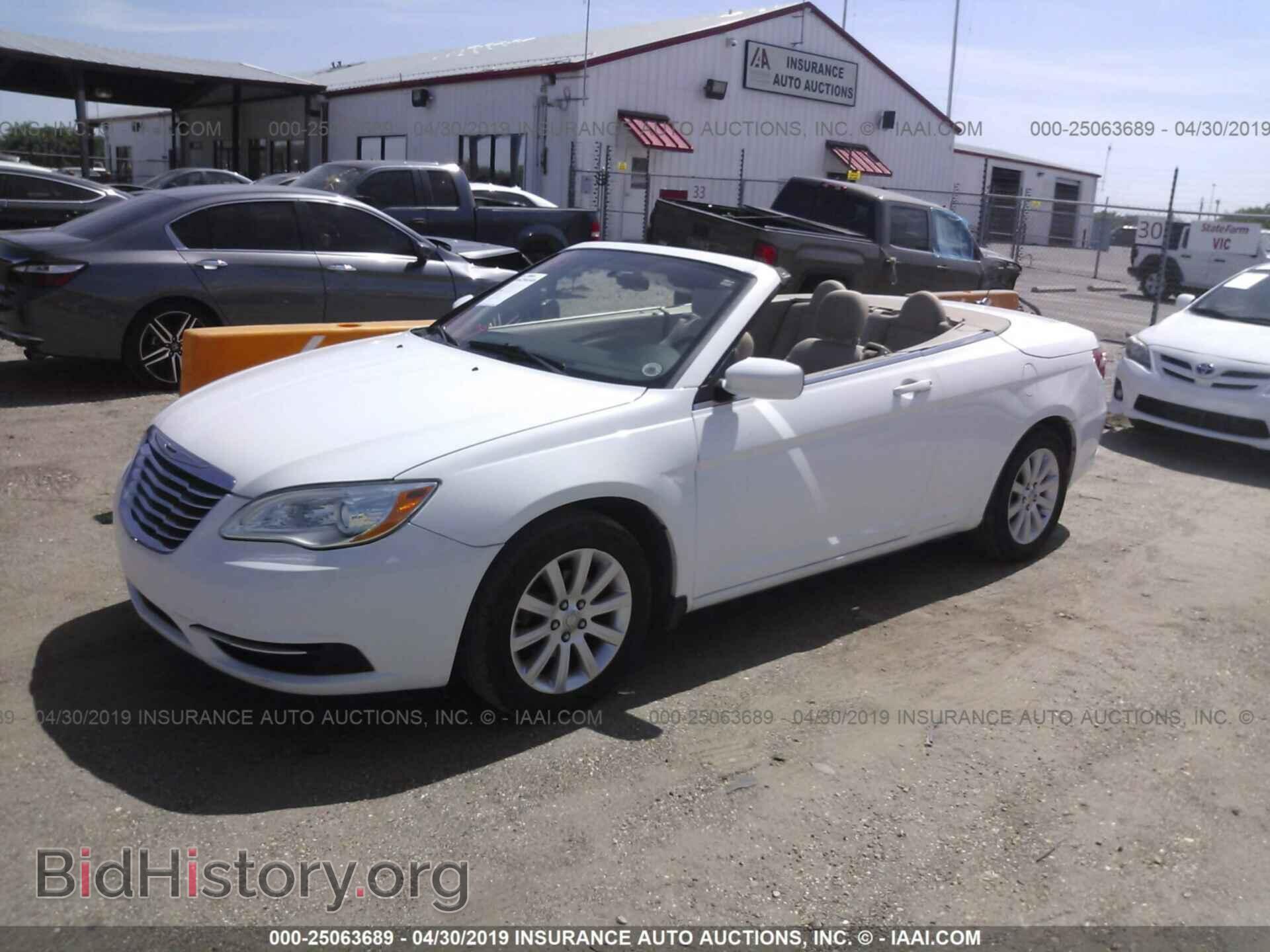 2013 CHRYSLER 200 - VIN: 1C3BCBEB2DN526794 - Фото 2