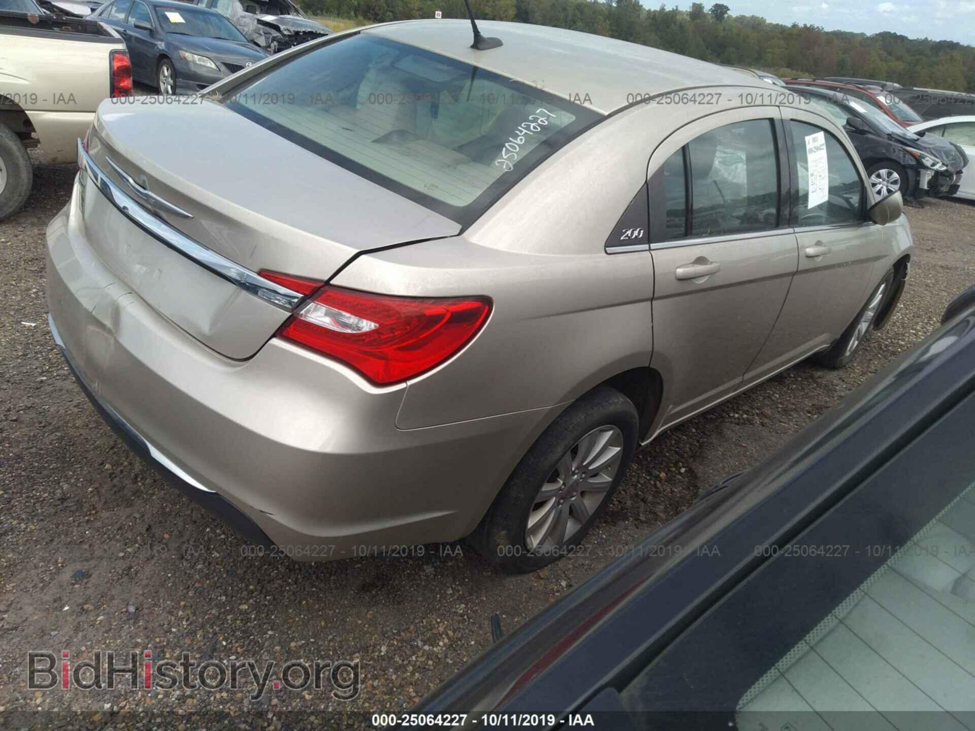 2014 CHRYSLER 200 - VIN: 1C3CCBBG7EN113856 - Photo 4