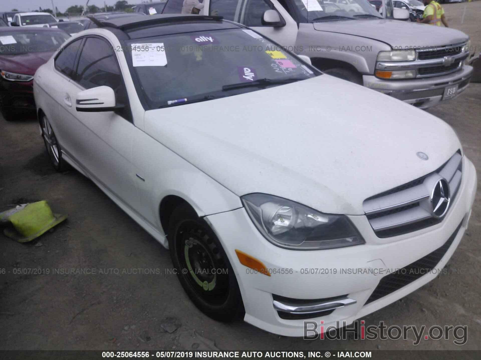 Photo WDDGJ4HB6CF839862 - MERCEDES-BENZ C 2012