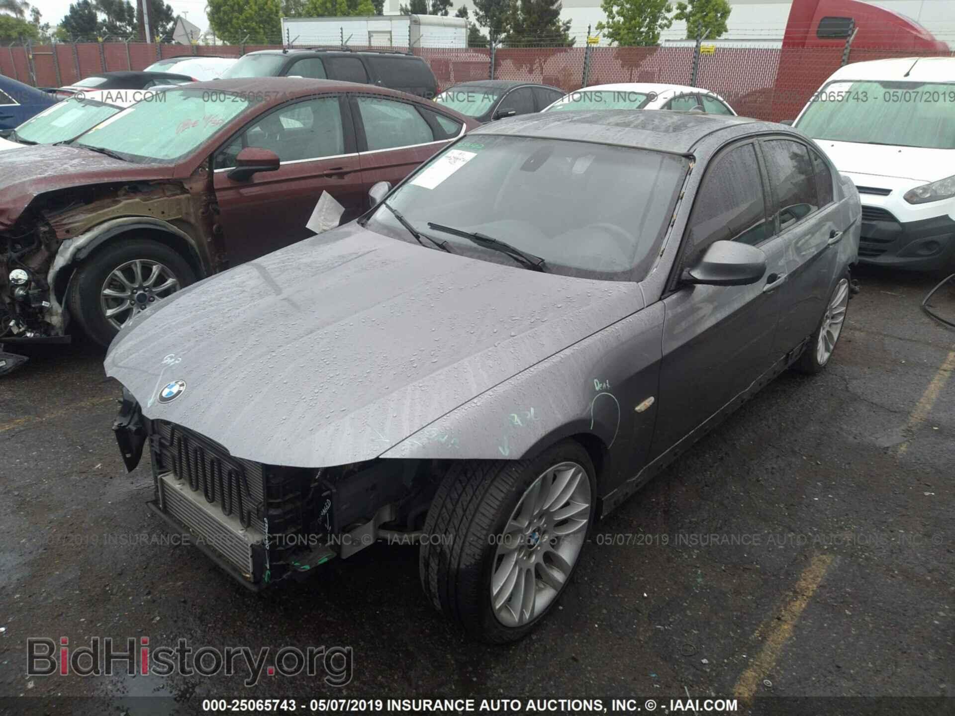 2011 BMW 335 - VIN: WBAPN7C58BF184570 - Фото 2